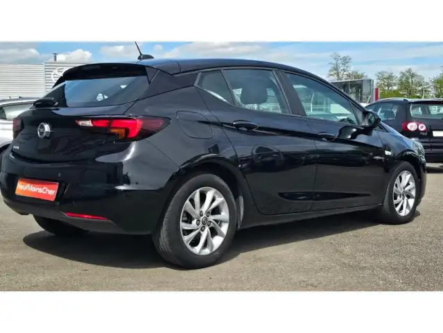 Opel Astra view 3