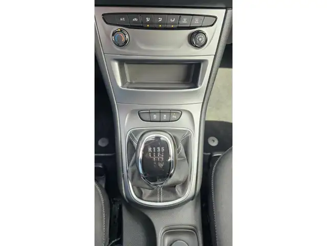 Opel Astra view 8