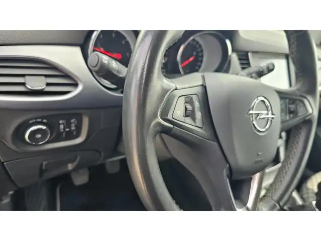 Opel Astra view 6