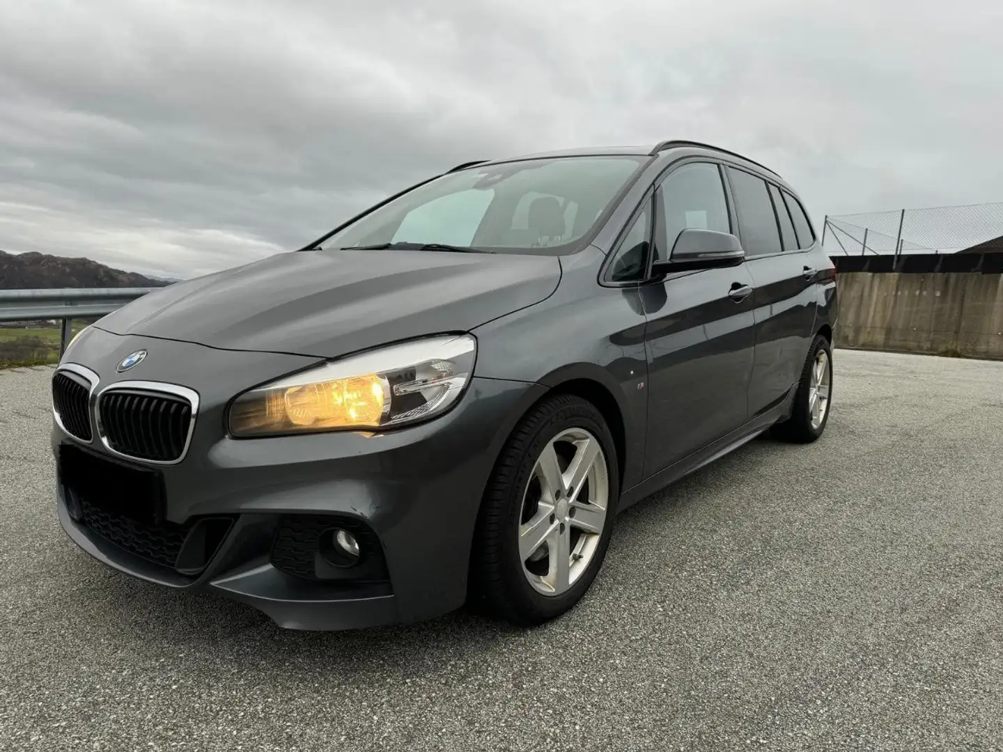 BMW 220 220d Active Tourer xDrive Aut. Luxury Line Grau - 1