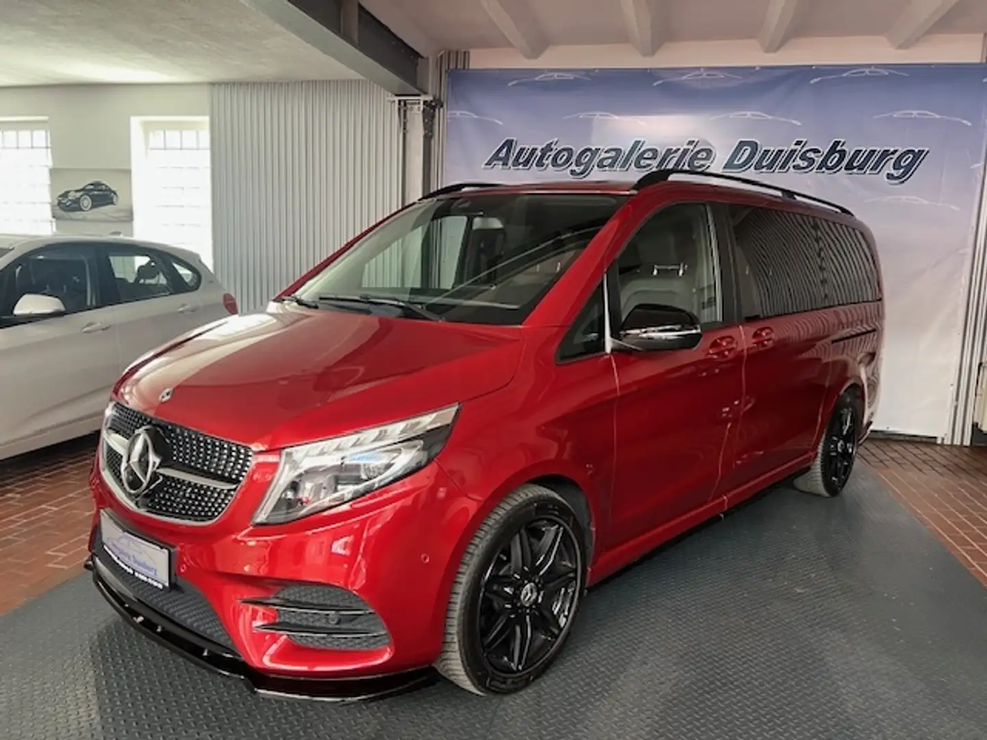 Mercedes-Benz V 300 d AVANTGARDE 4M lang StandHzg.AHK Navi Leder Memor Rot - 2