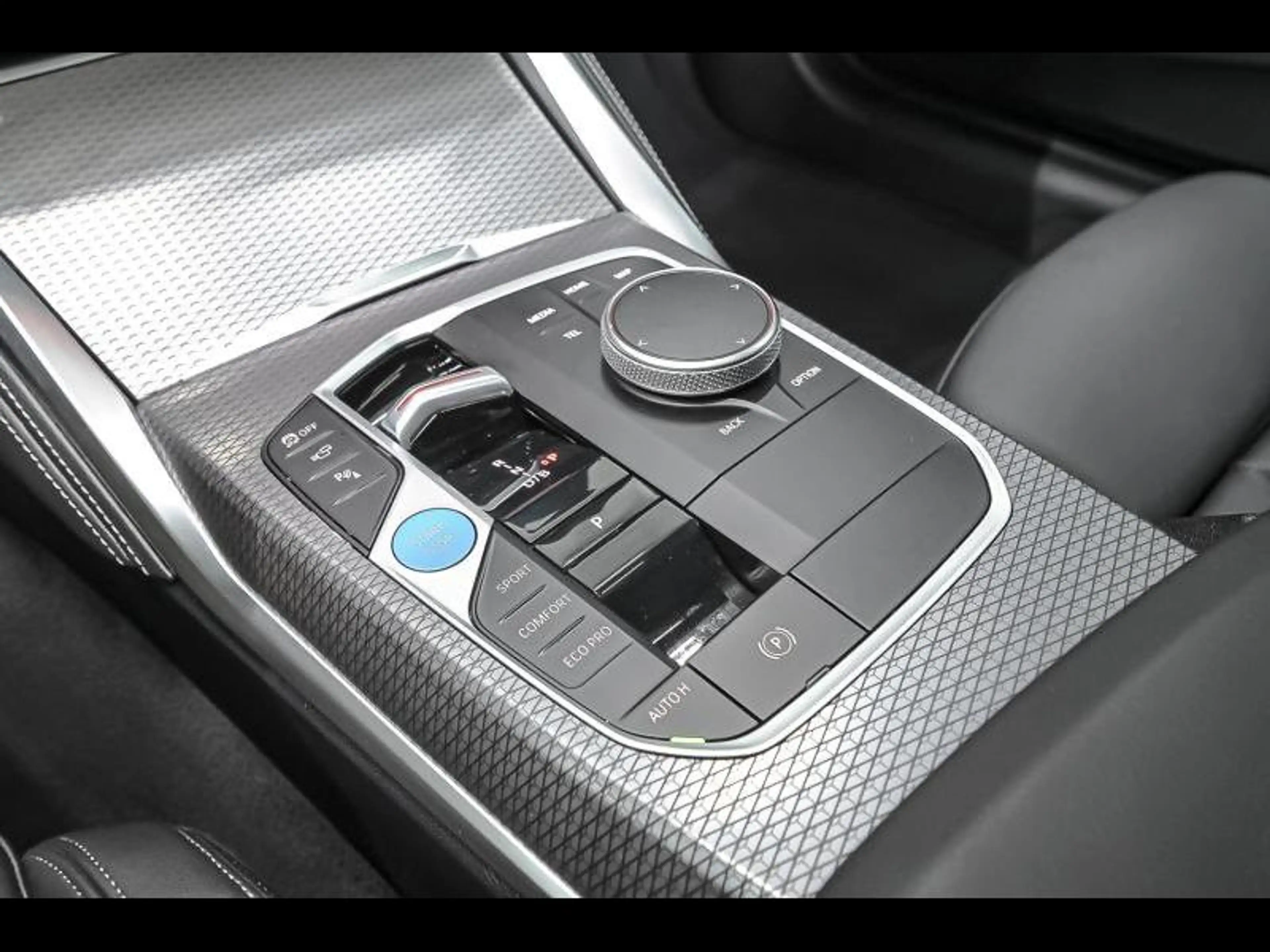 BMW i4 eDrive40 — photo 10