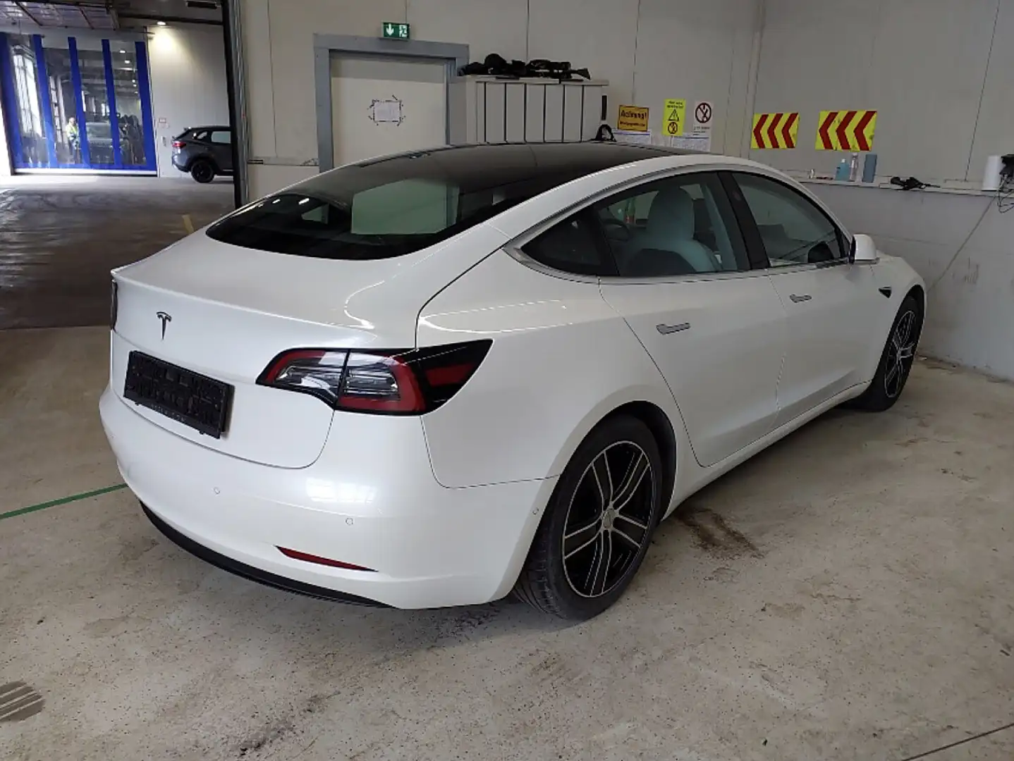 Tesla Model 3 Standard Range RWD Plus 57,5kWh *WEISSES LEDER*... Weiß - 2