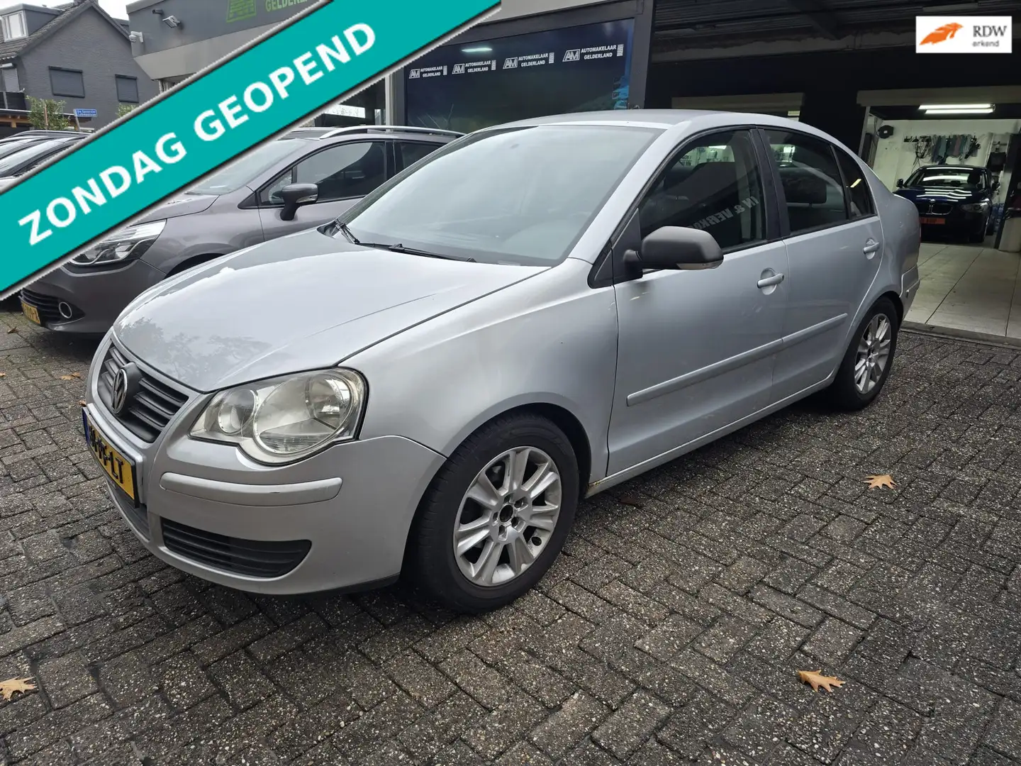 Volkswagen Polo Sedan 1.4-16V | APK TOT 03-26 | AIRCO | CRUISE | UITV. | Grijs - 1