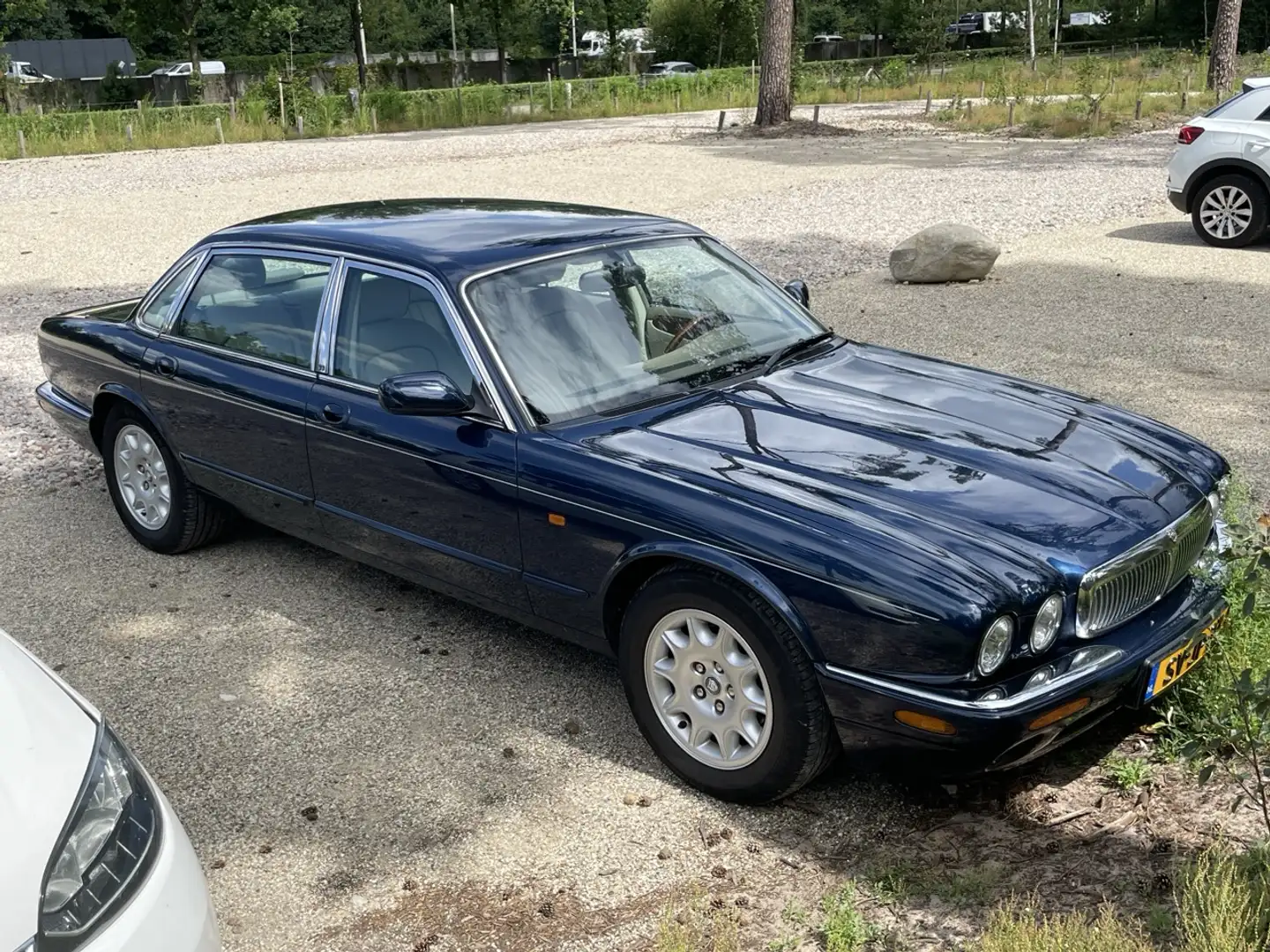 Jaguar Sovereign Sovereign 4.0 V8 LWB Blau - 1