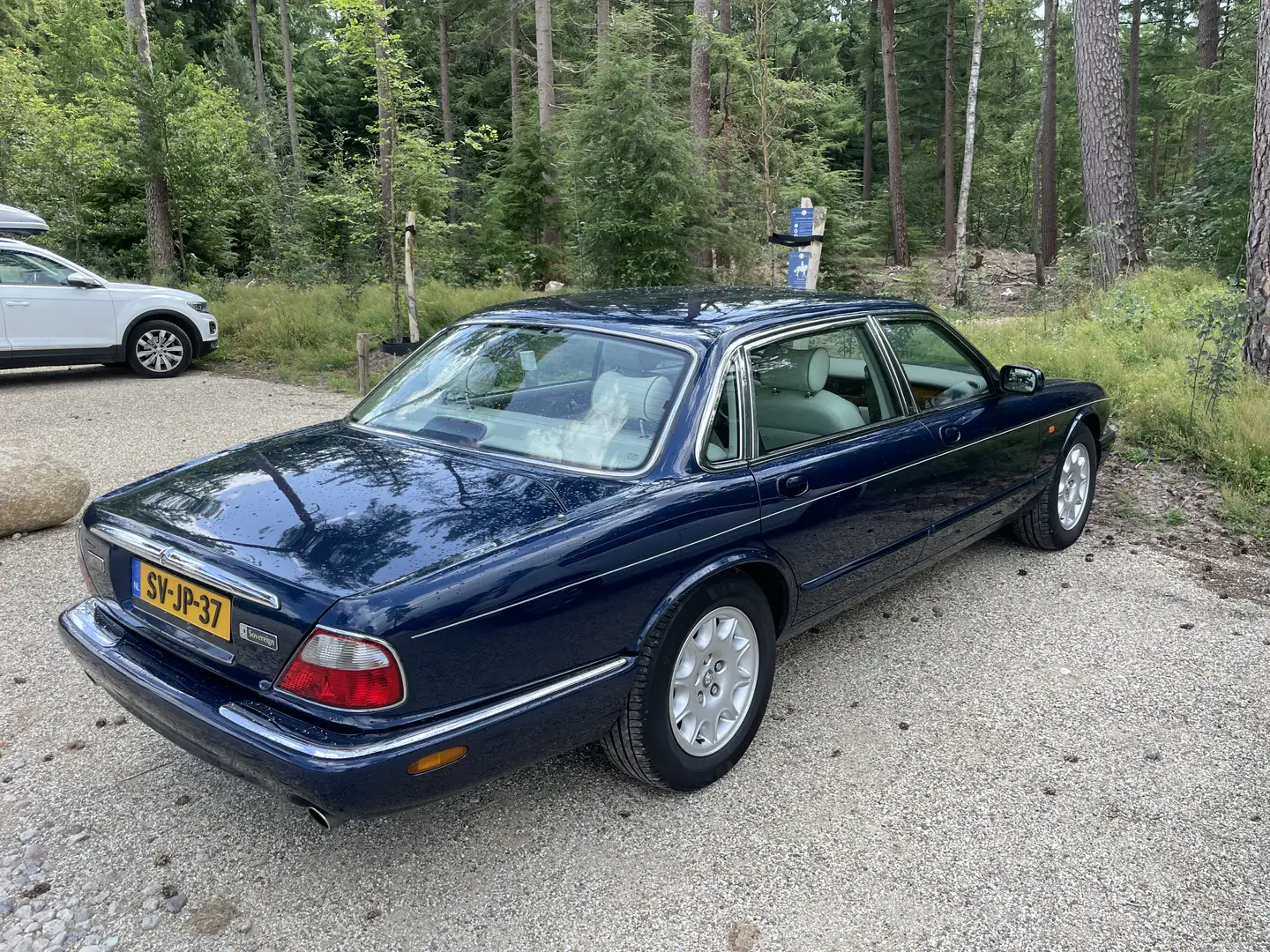 Jaguar Sovereign Sovereign 4.0 V8 LWB Blau - 2