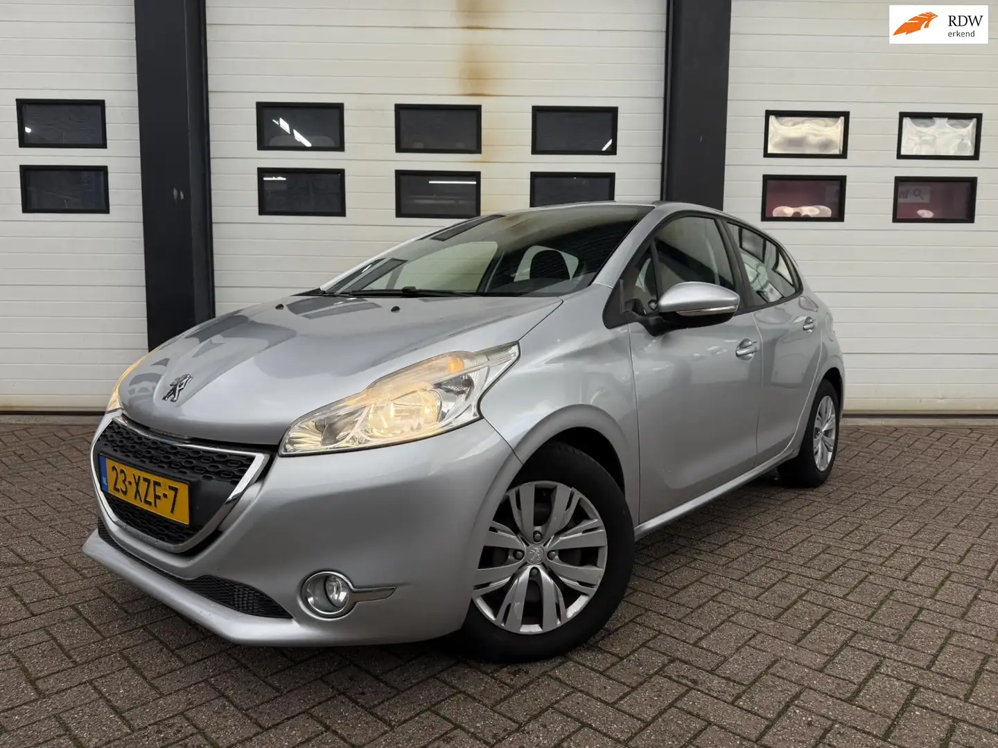 Peugeot 208 1.2 VTi nieuwe distributie & koppeling Gris - 1