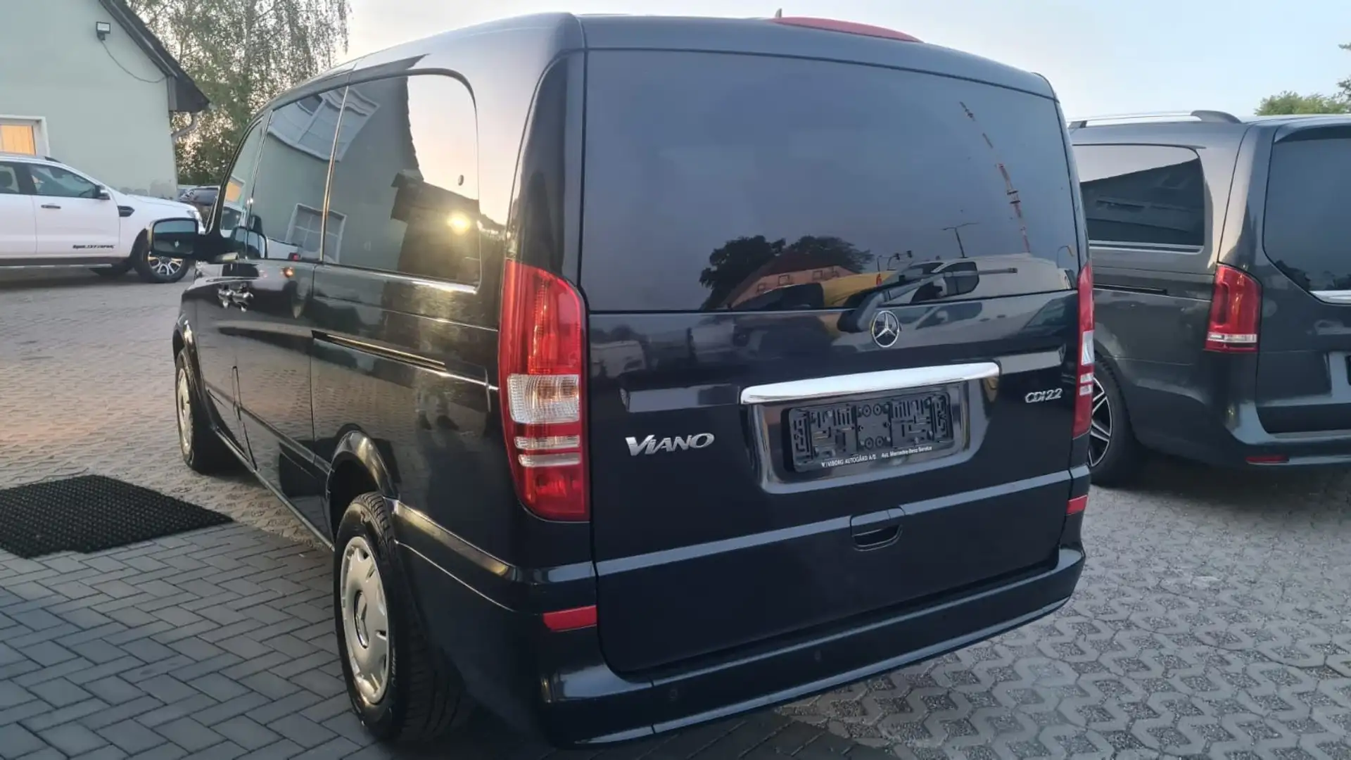 Mercedes-Benz Viano 2.2 CDI Trend lang Schwarz - 2