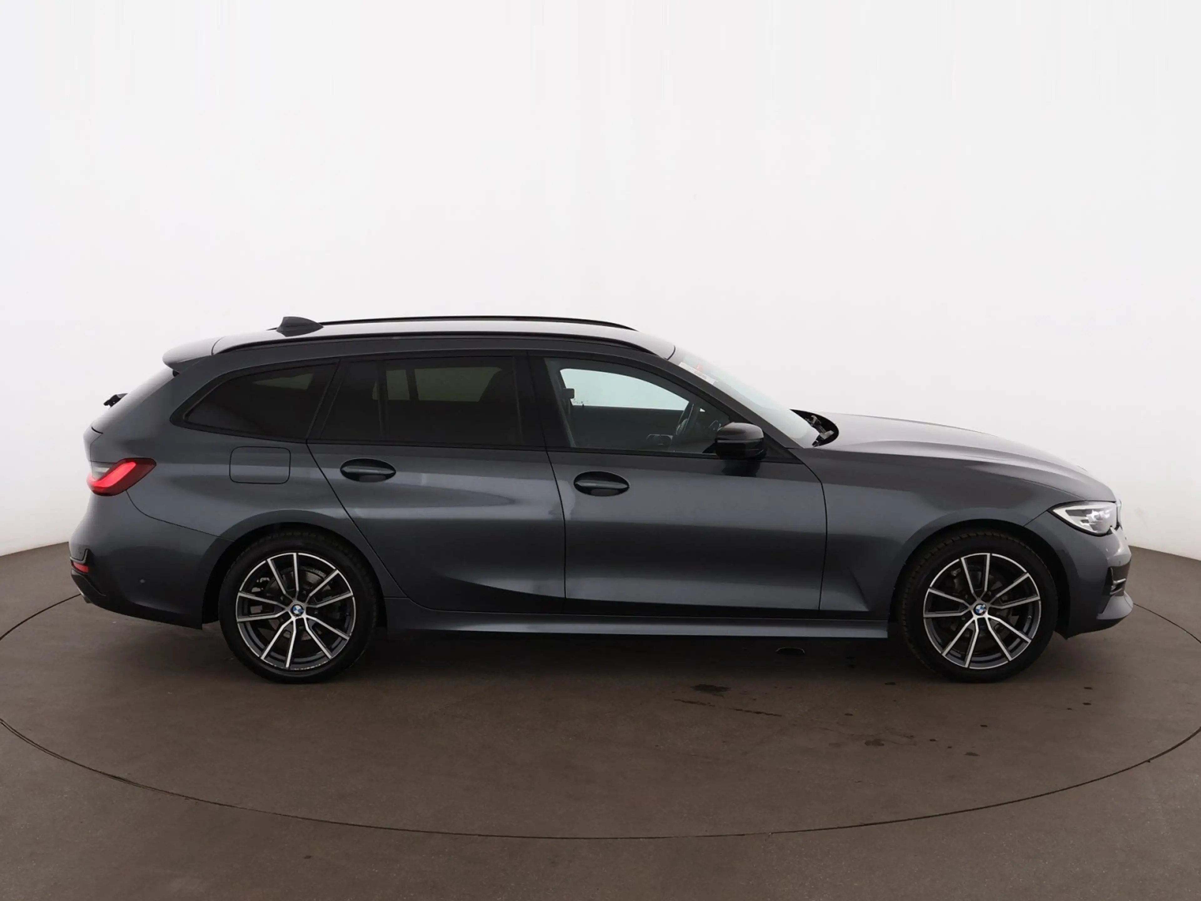 BMW 318 d Touring Sport Line LED LEDER NAVI SITZHZG — photo 10