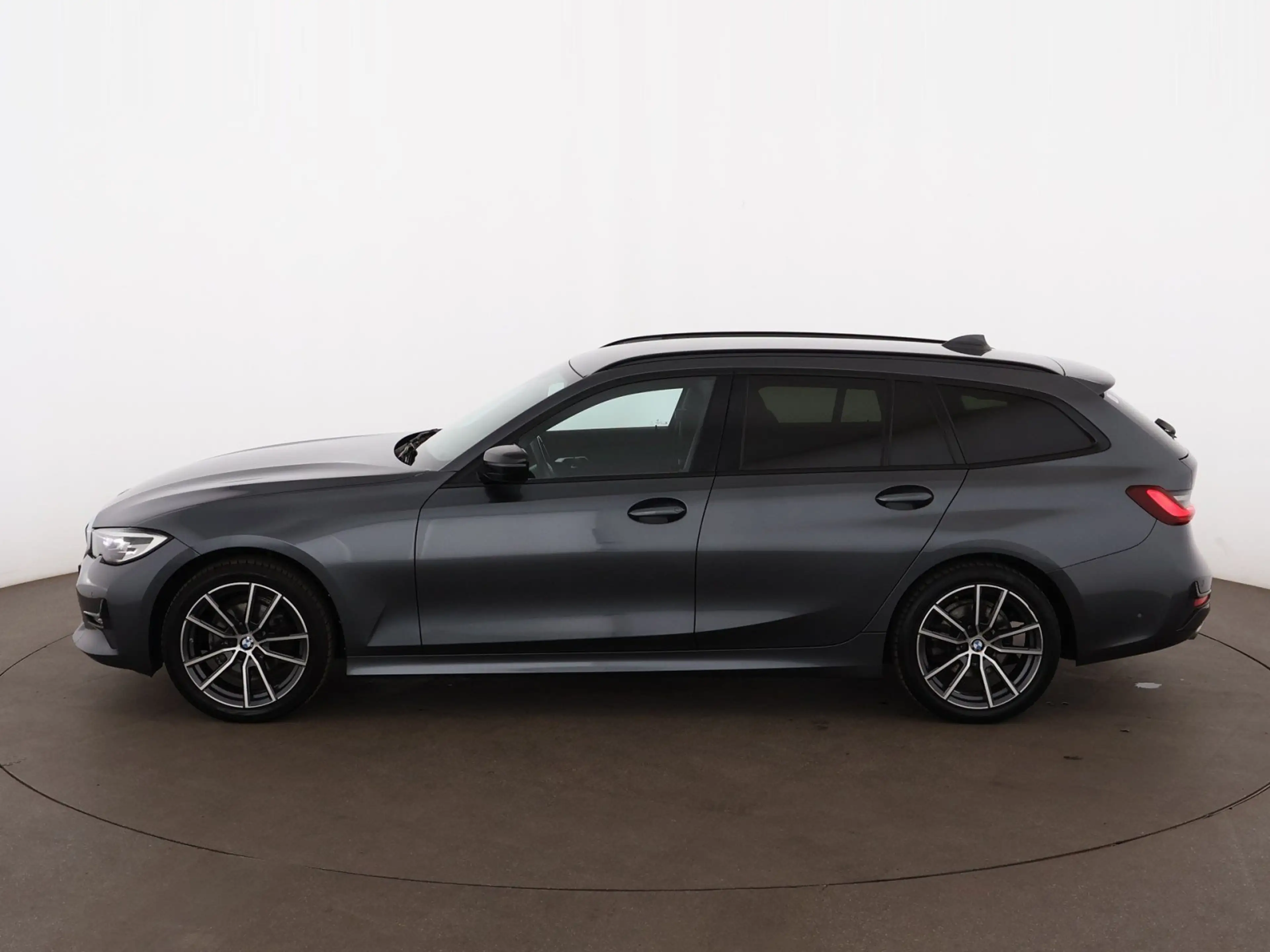 BMW 318 d Touring Sport Line LED LEDER NAVI SITZHZG — photo 6