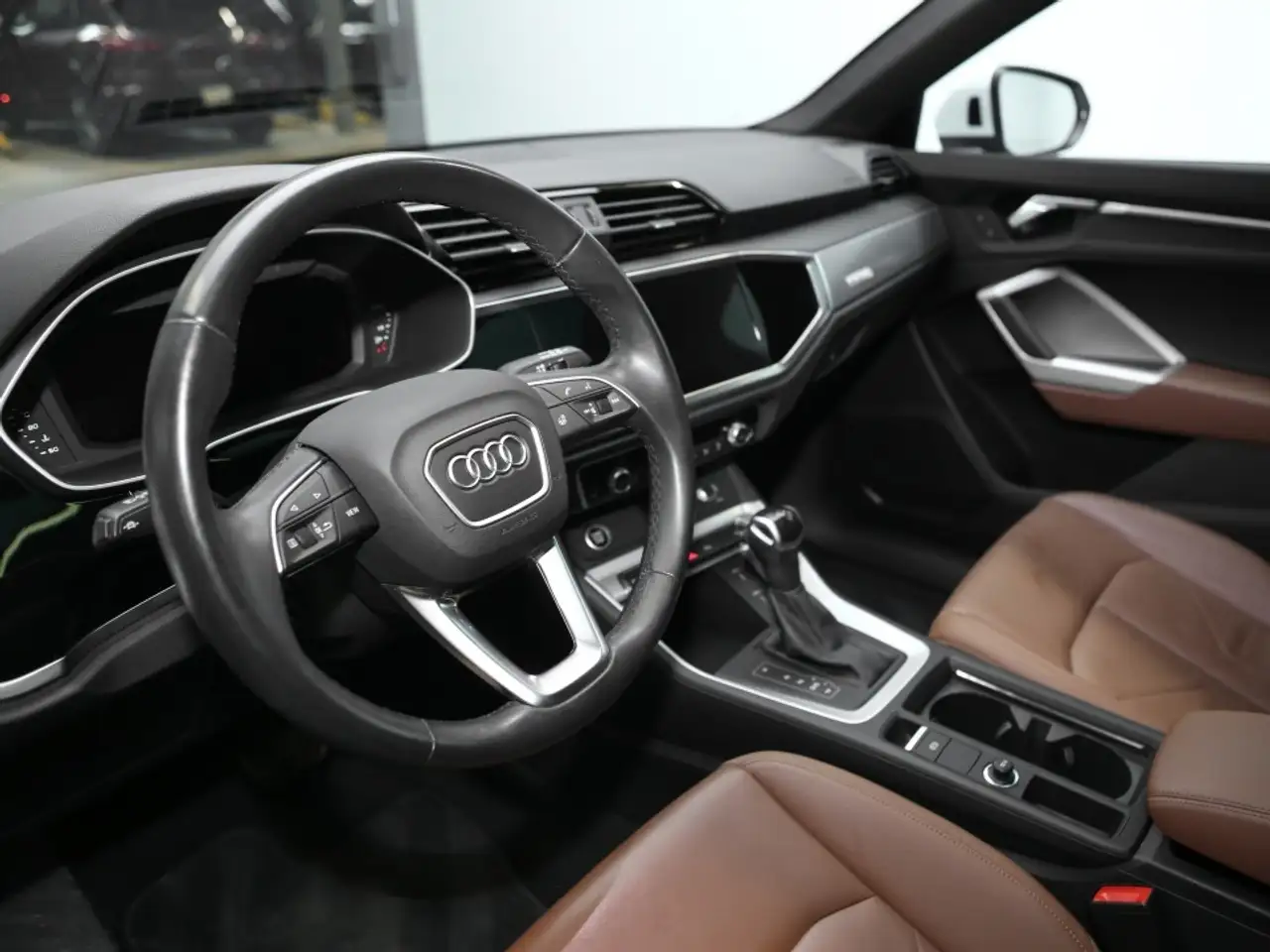 Audi Q3 снимка Audi Q3