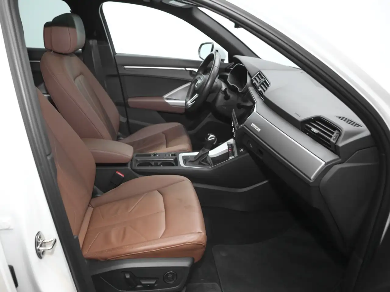 Audi Q3 снимка Audi Q3