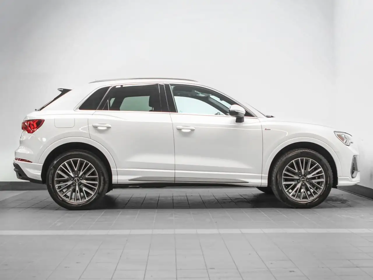 Audi Q3 снимка Audi Q3