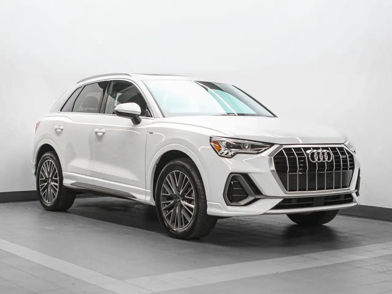 Audi Q3 снимка Audi Q3
