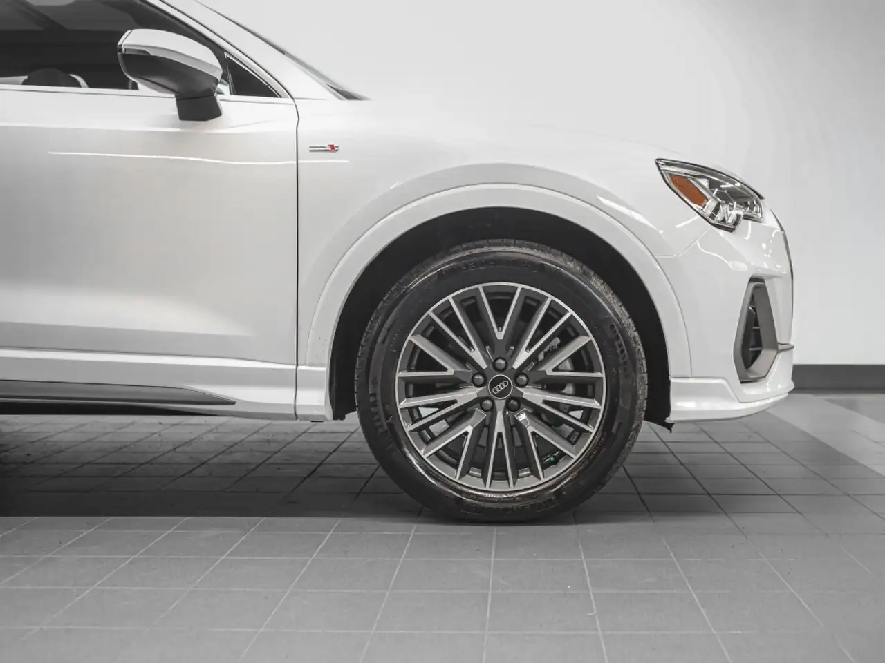 Audi Q3 снимка Audi Q3