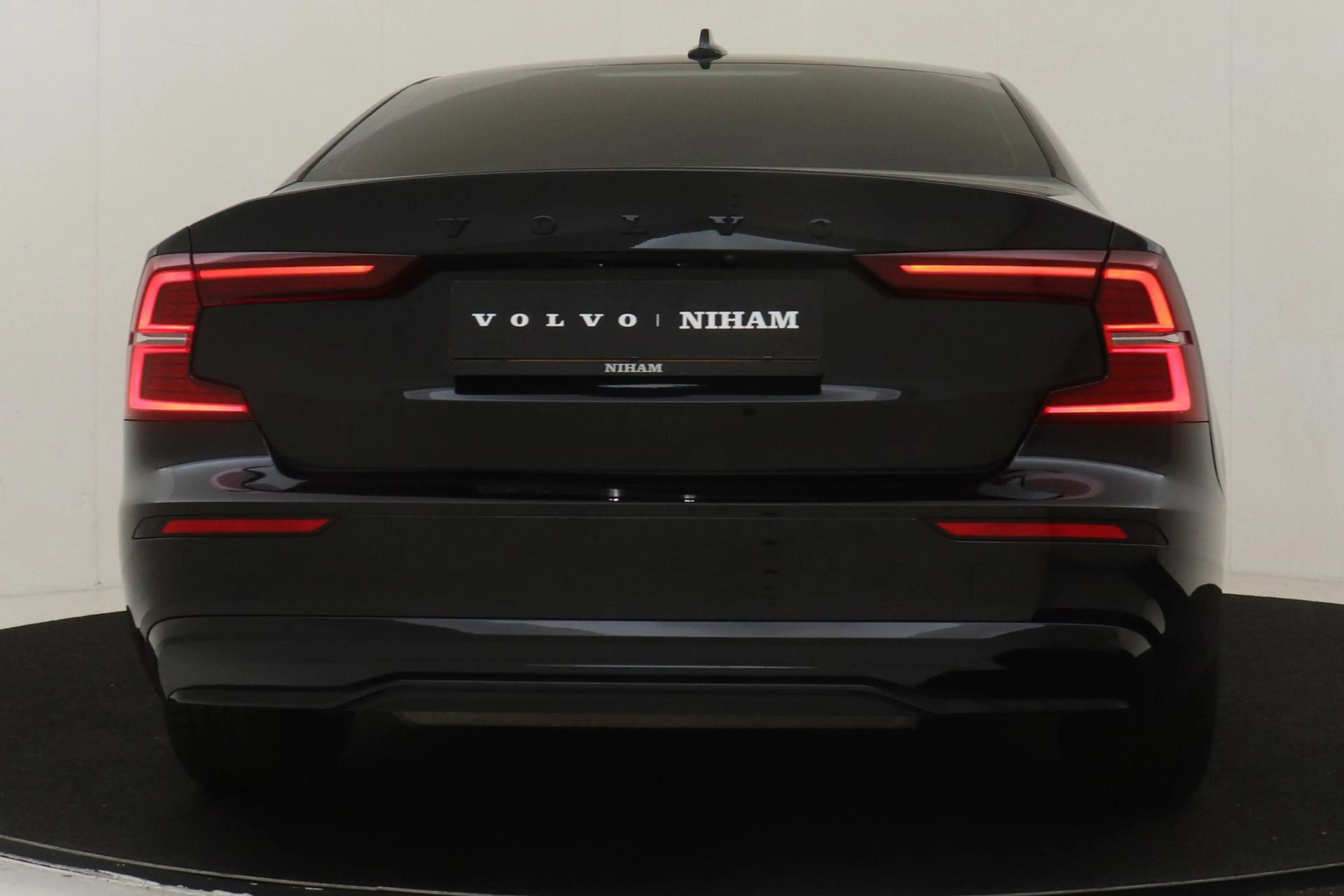 Volvo S60 B4 (M-HYBRID) ULTIMATE DARK -PANO.DAK|HARMAN/KARDO — photo 15