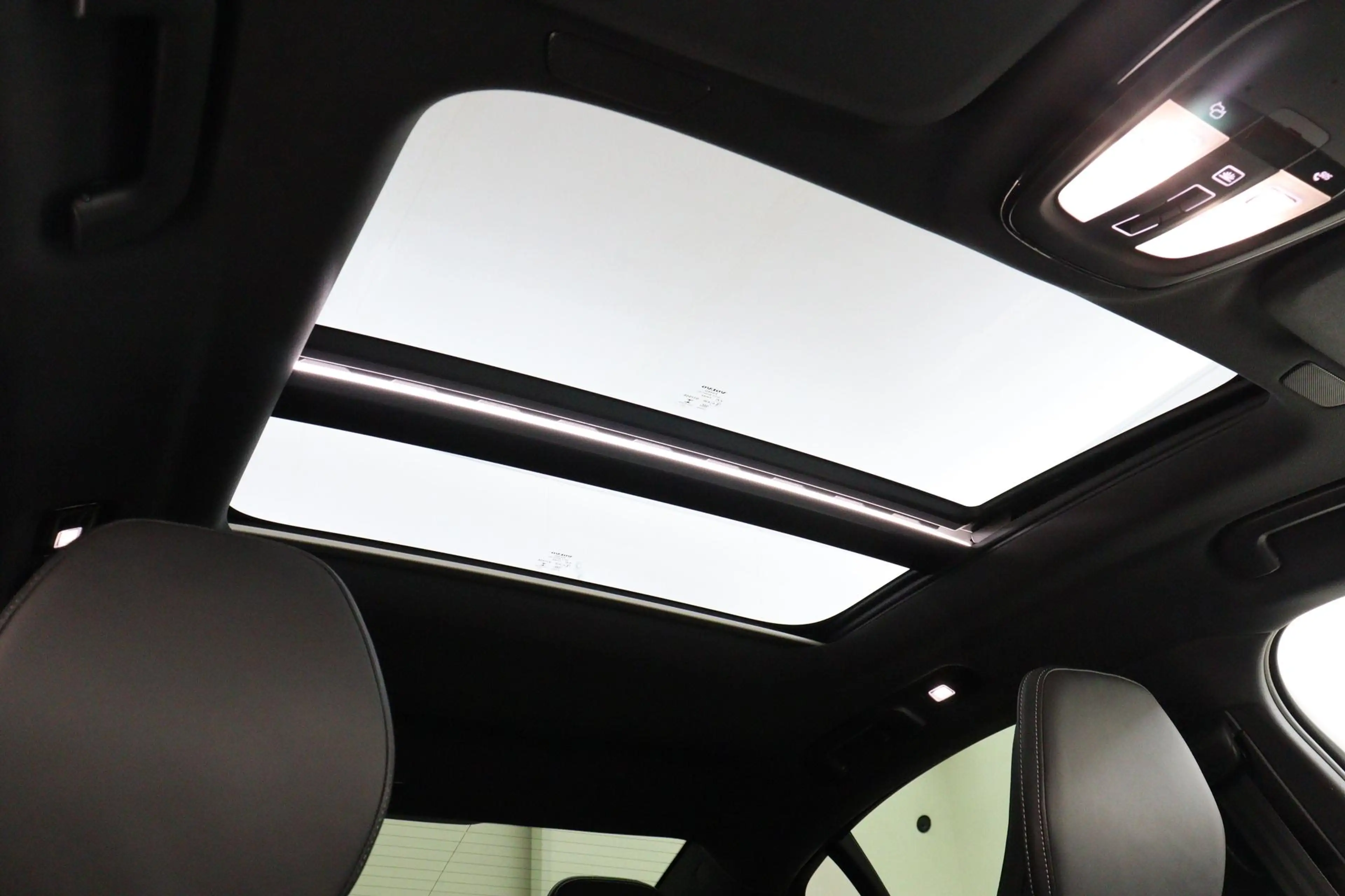 Volvo S60 B4 (M-HYBRID) ULTIMATE DARK -PANO.DAK|HARMAN/KARDO — photo 10