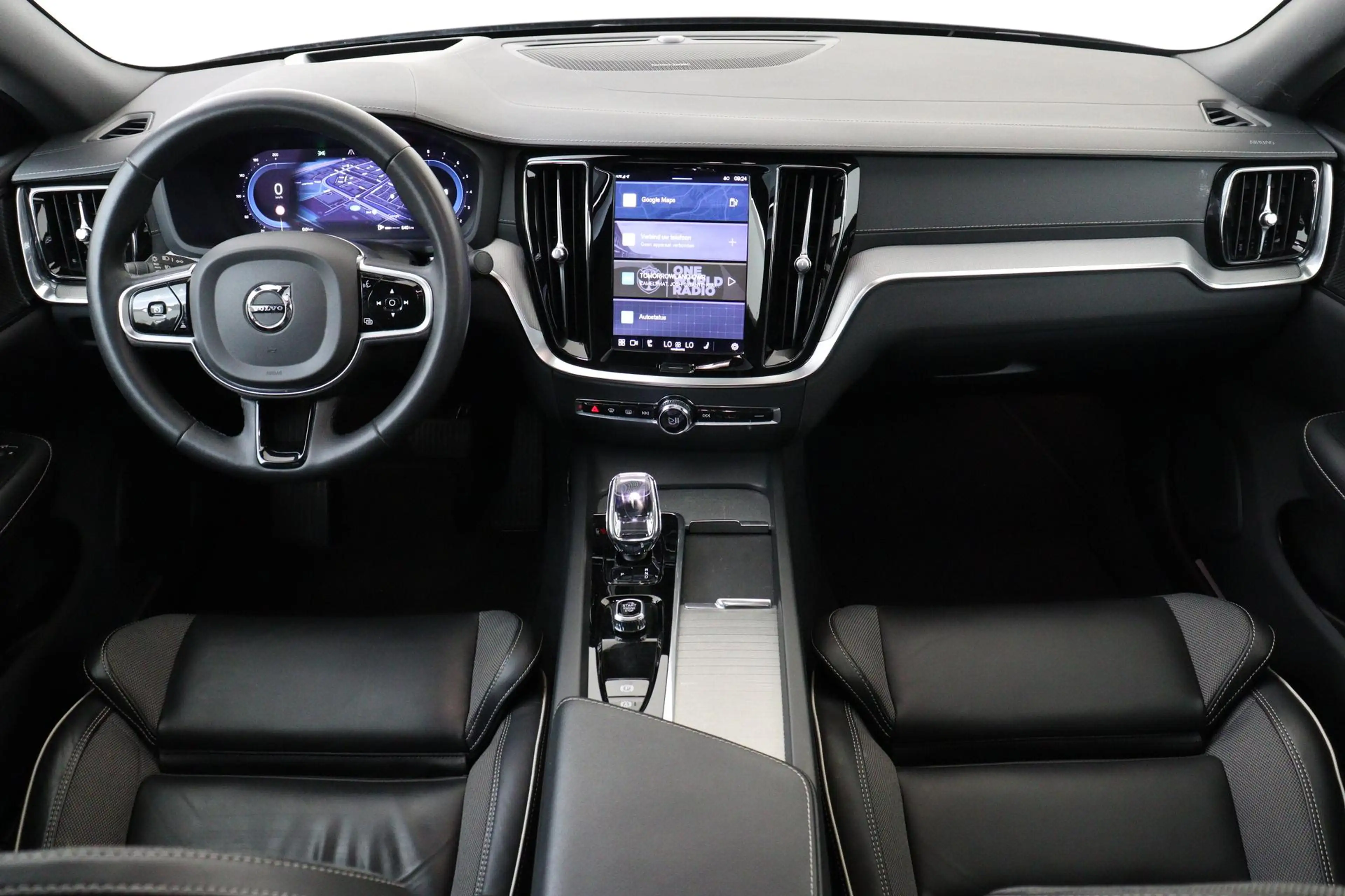 Volvo S60 B4 (M-HYBRID) ULTIMATE DARK -PANO.DAK|HARMAN/KARDO — photo 4