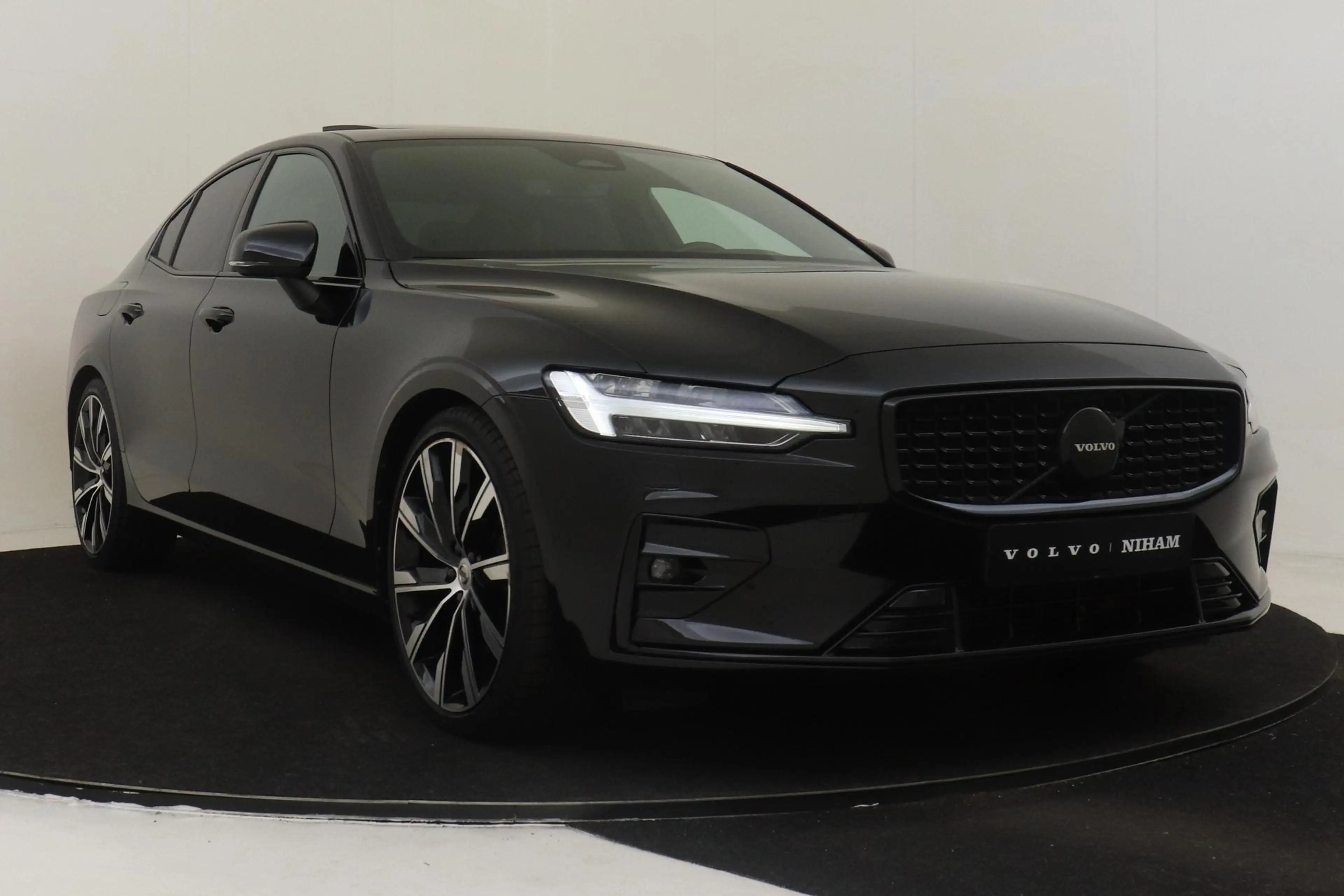 Volvo S60 B4 (M-HYBRID) ULTIMATE DARK -PANO.DAK|HARMAN/KARDO — photo 11