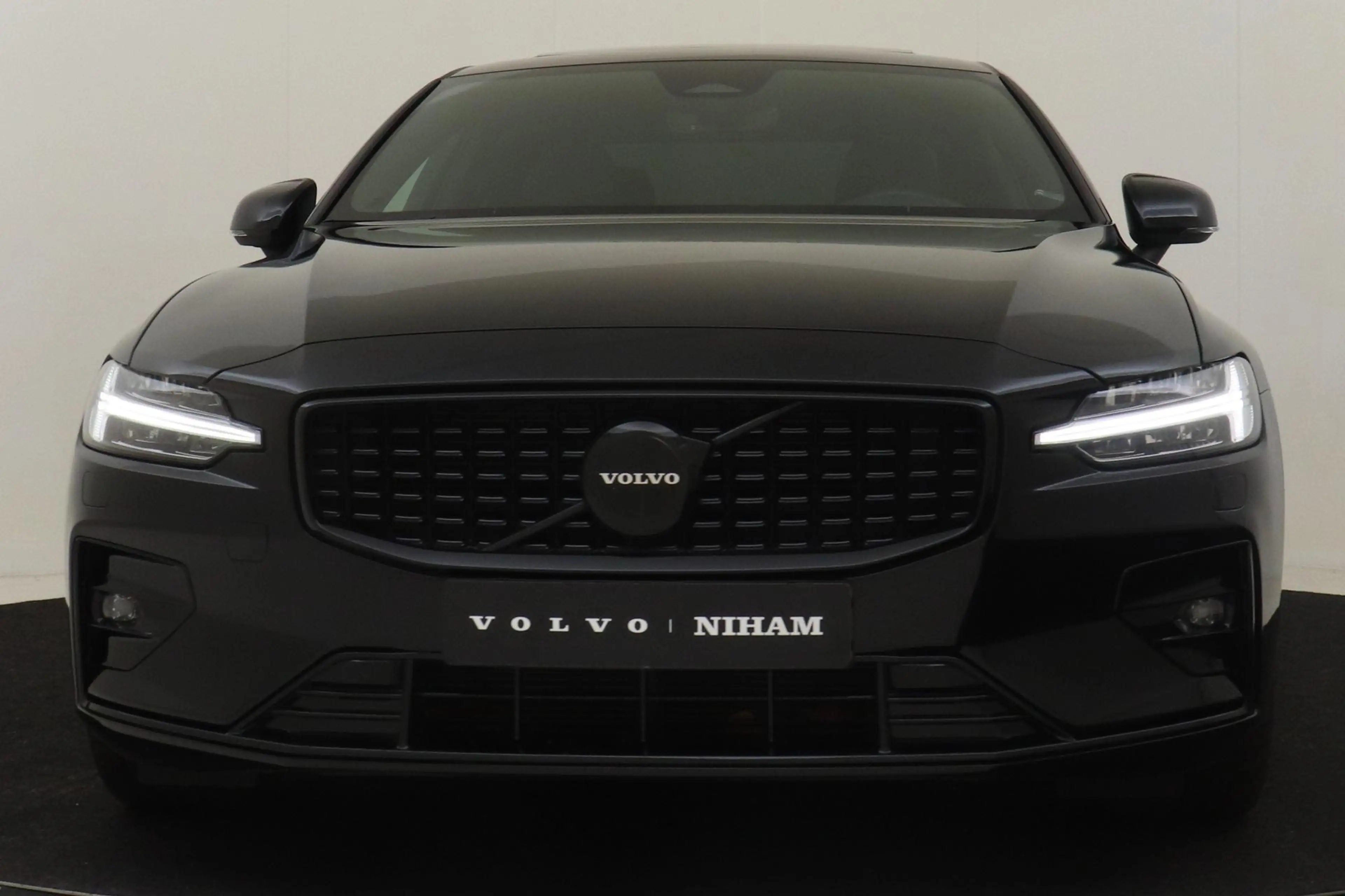 Volvo S60 B4 (M-HYBRID) ULTIMATE DARK -PANO.DAK|HARMAN/KARDO — photo 9