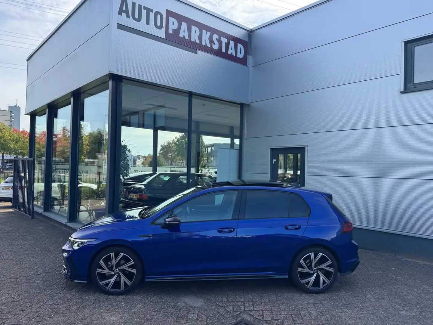 Volkswagen Golf 1.5 TSI | R-LINE | PANO | STOELVERW | CAMERA Blauw - 2