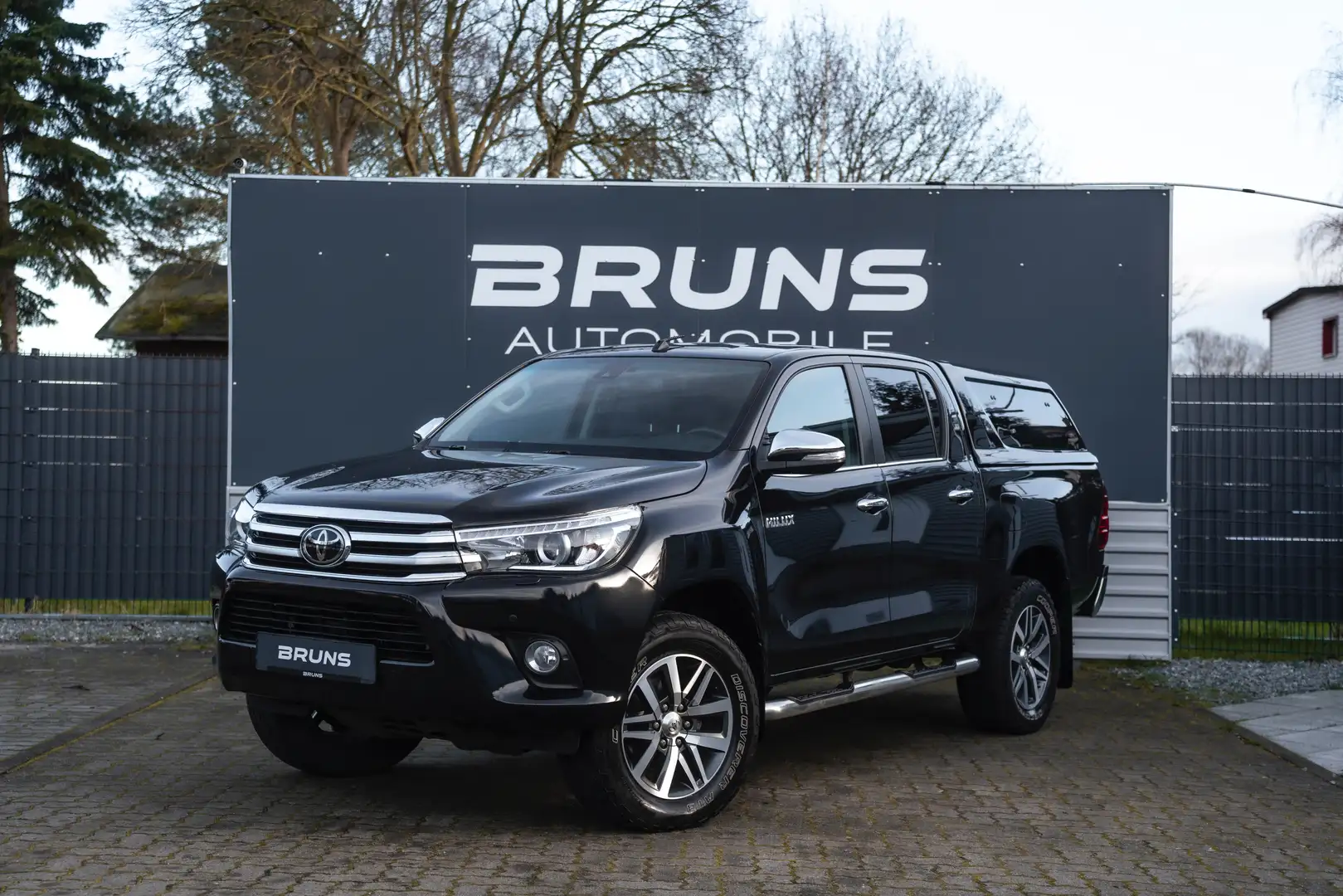 Toyota Hilux Double Cab Executive 4x4 AHK Standheizung Black - 1