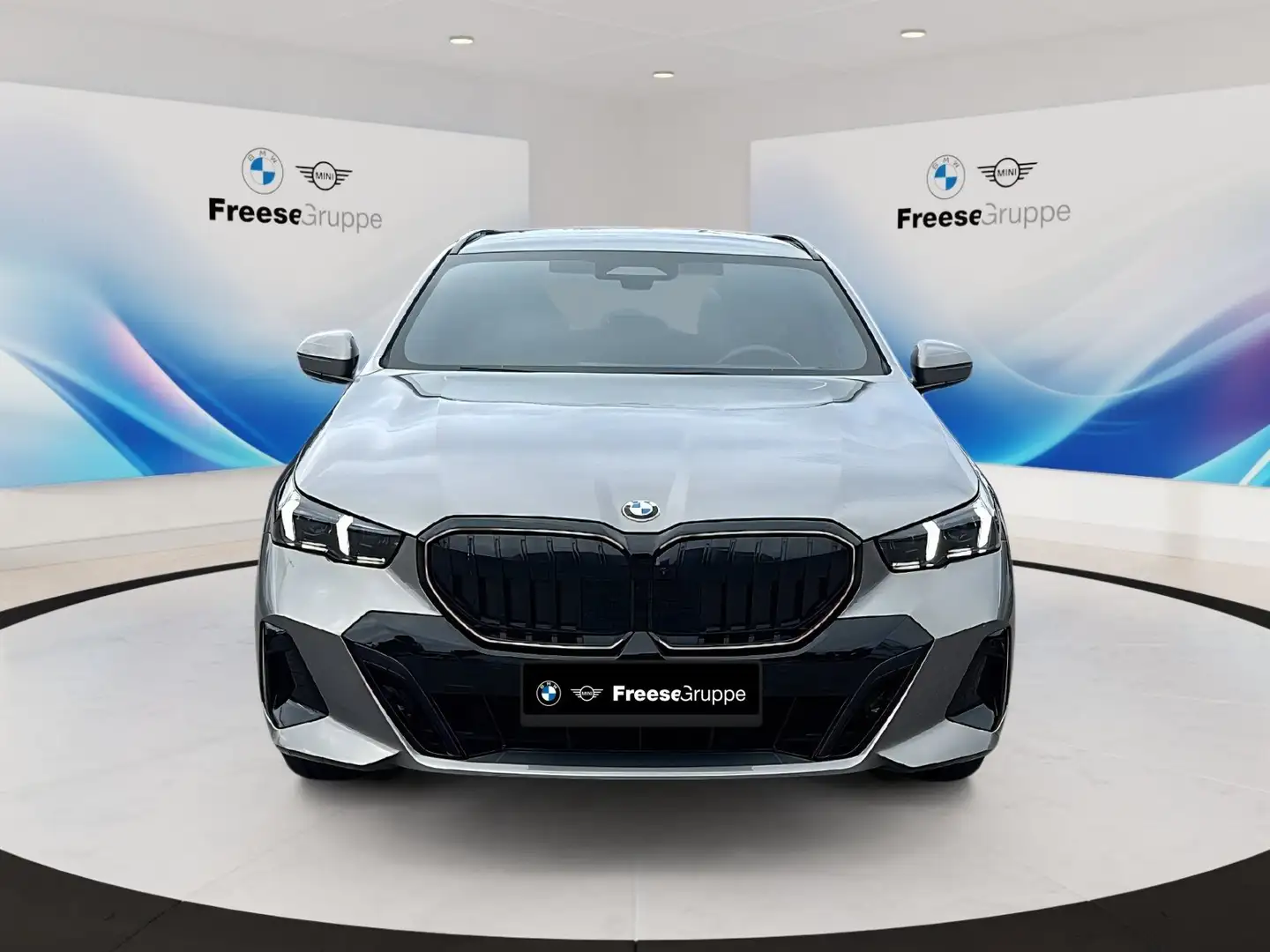BMW 520 d xDrive Tou Head-Up DAB LED RFK AHK Grau - 2