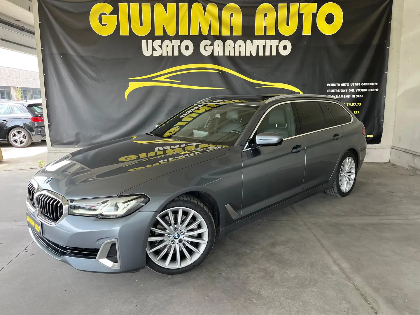 BMW 520 520d Touring mhev 48V xdrive Luxury auto Grigio - 1