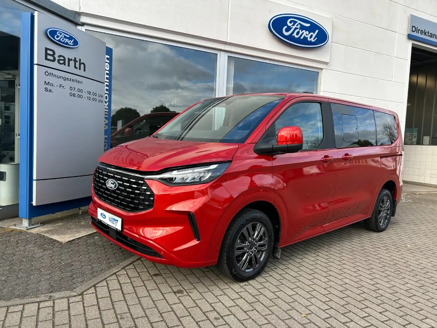 Ford Tourneo Custom 2.0 EcoBlue 320 L1 Titanium 8- Sitzer Rood - 2