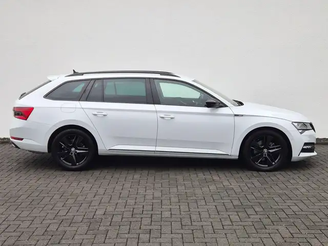 Skoda Superb view 4