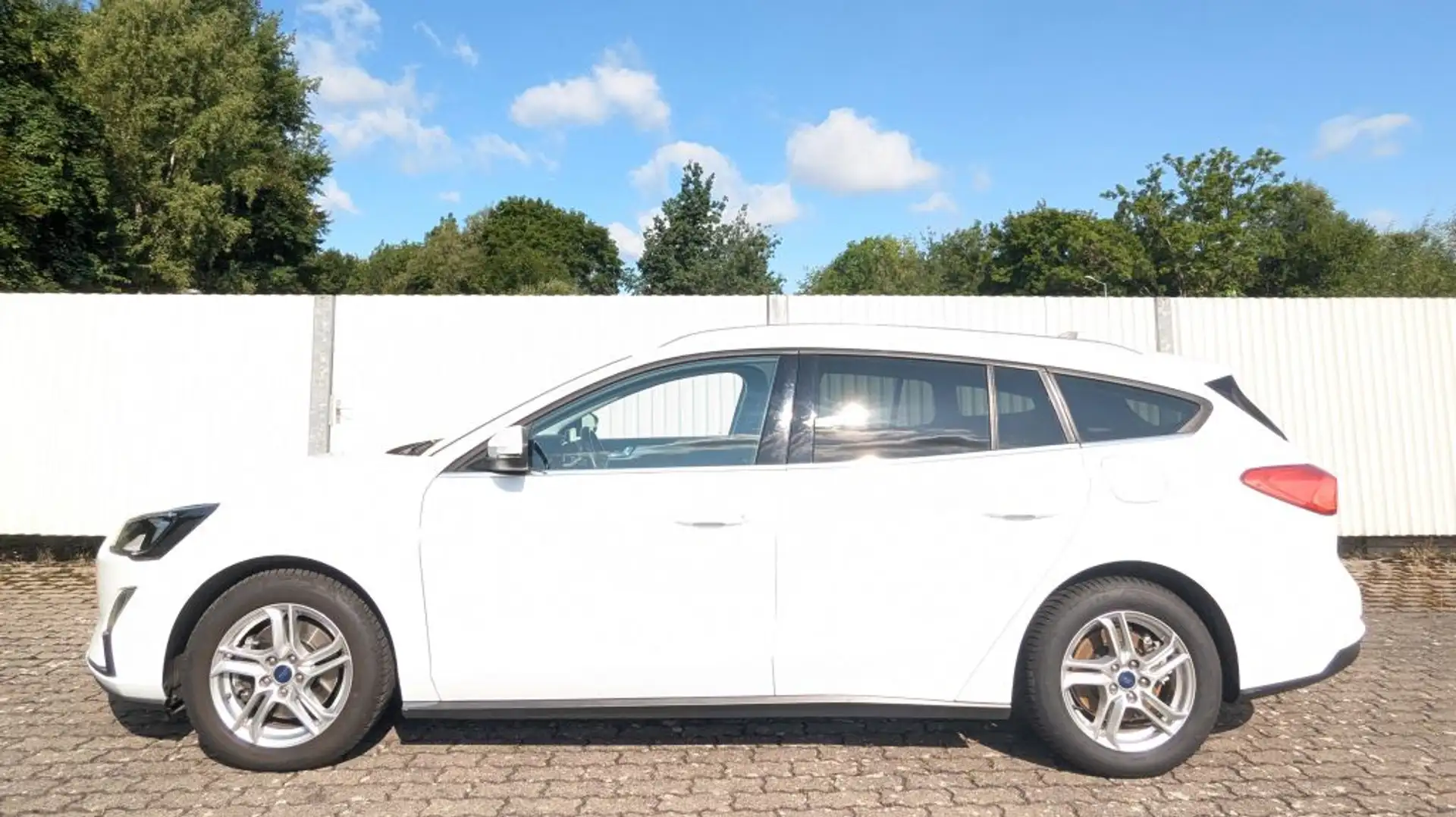 Ford Focus Turnier 1.5 EcoBlue Start-Stopp-System Aut. COOL&C Weiß - 2