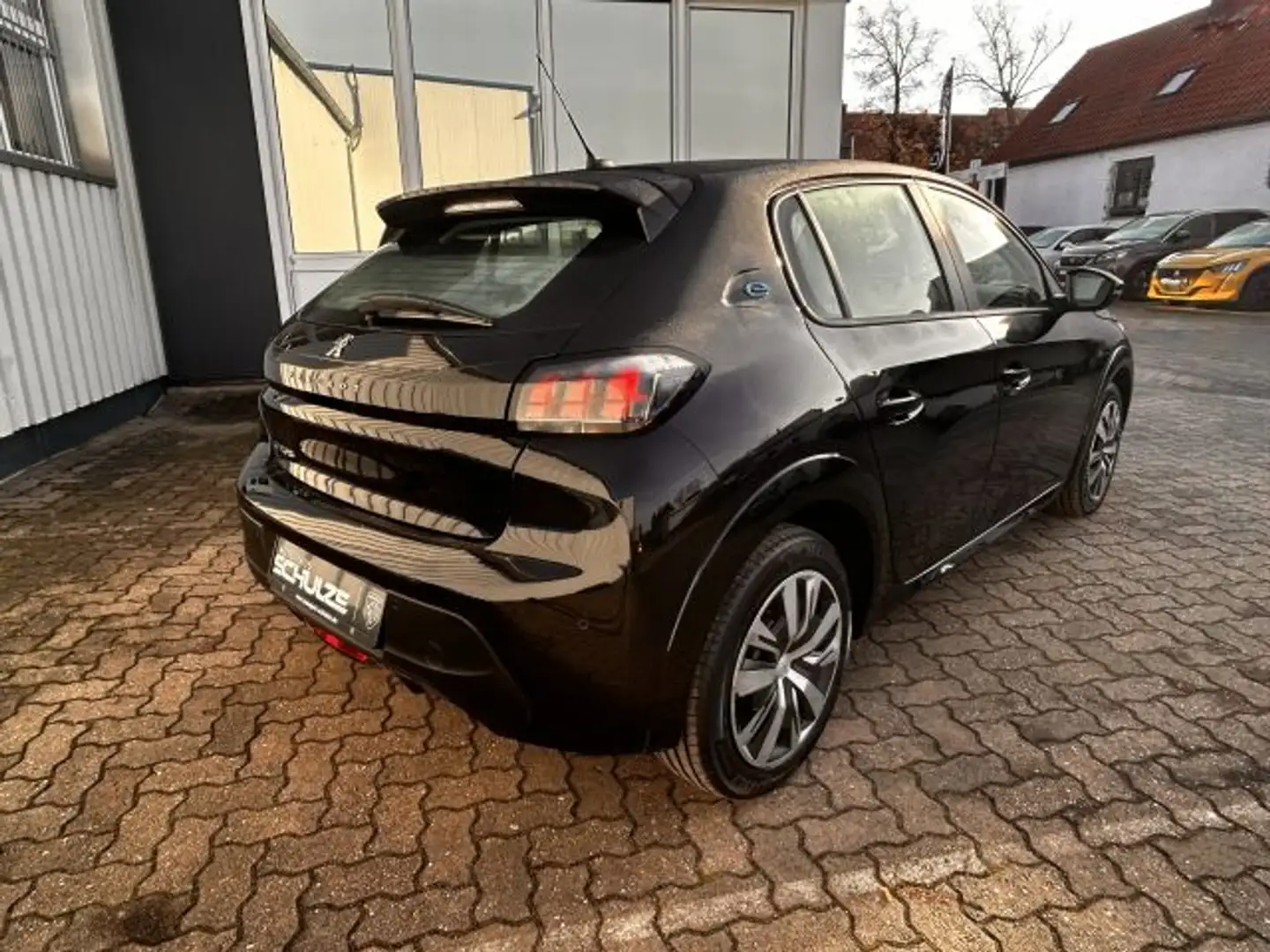 Peugeot 208 Elektromotor 136 Active Pack Schwarz - 2