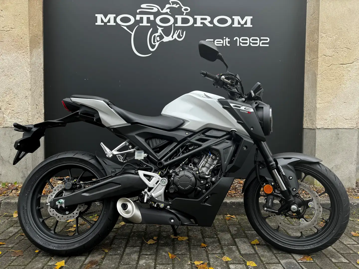 Honda CB 125 R inkl. Preisgarantie Weiß - 1