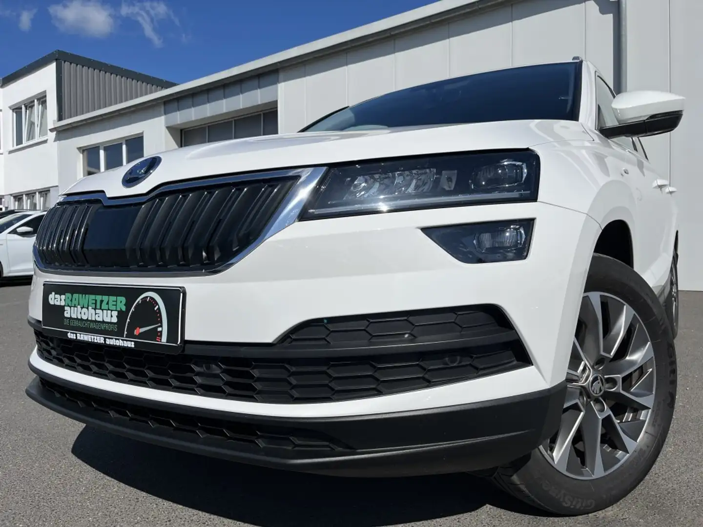 Skoda Karoq 2.0 TDI DSG 4x4 Clever 156€ m. 20% Anzahlung AHK Weiß - 1