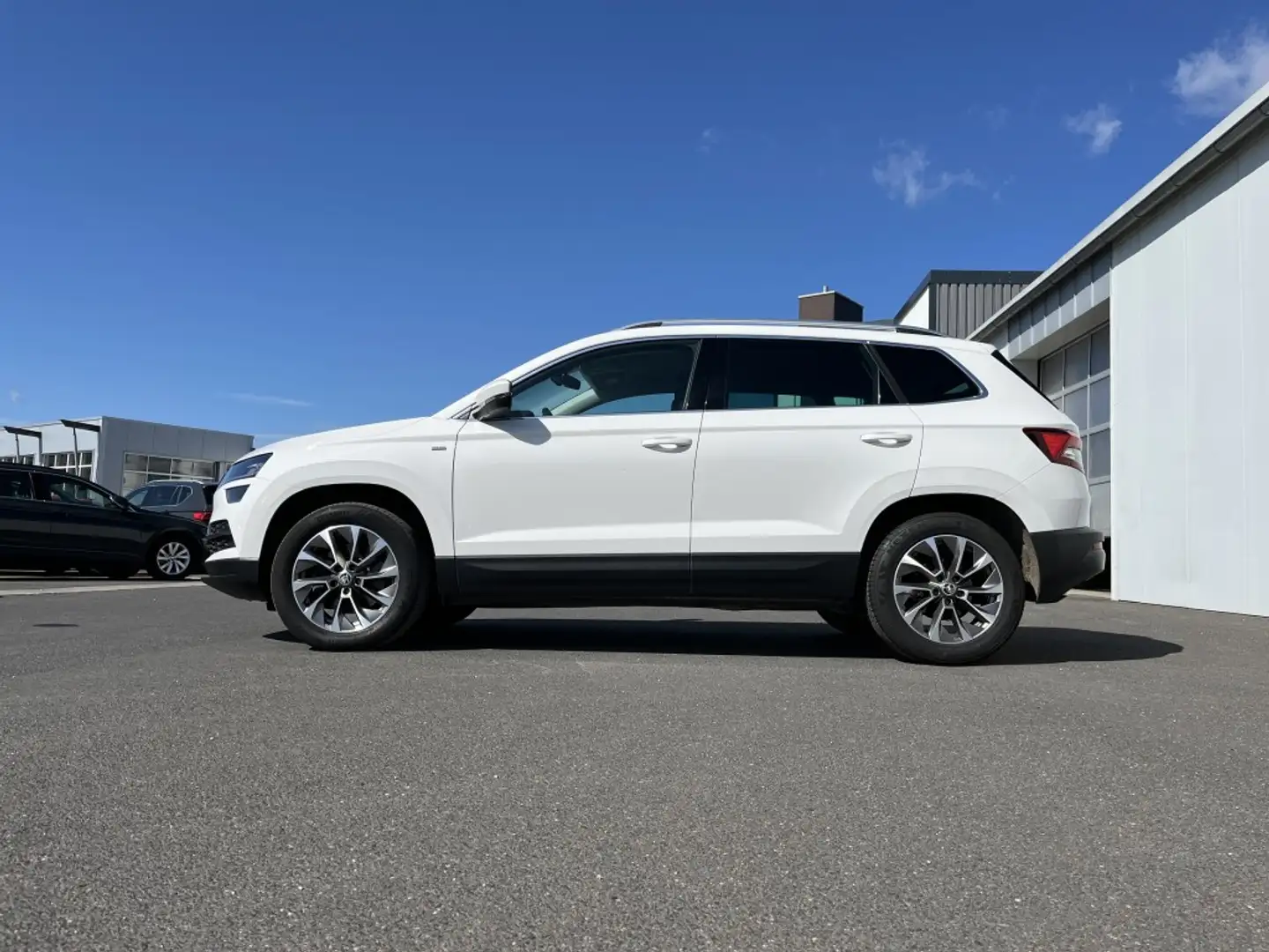 Skoda Karoq 2.0 TDI DSG 4x4 Clever 156€ m. 20% Anzahlung AHK Weiß - 2