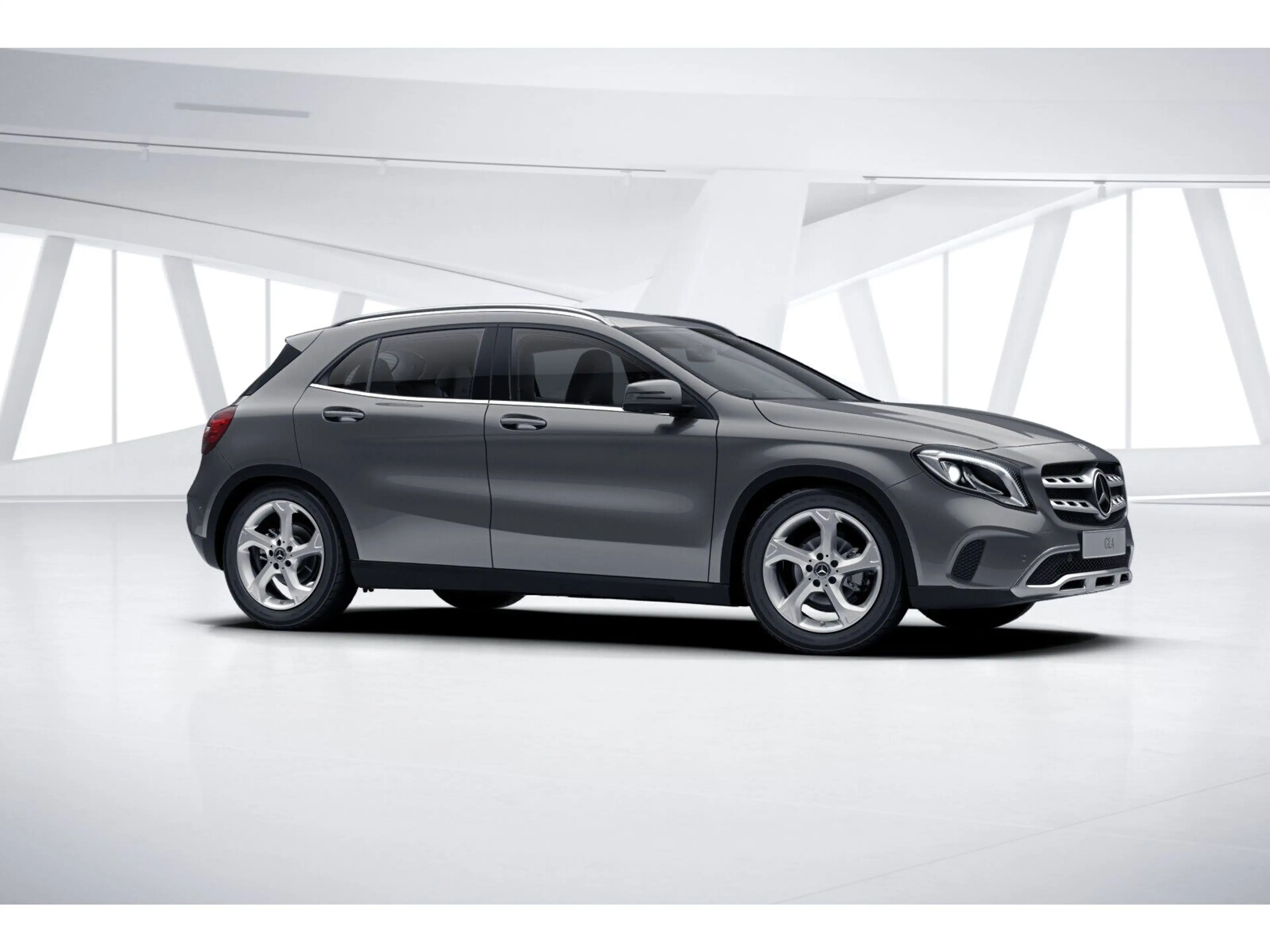 Mercedes-Benz GLA 180 360 DISTR KAMERA SPUR PDC SHZ — photo 13
