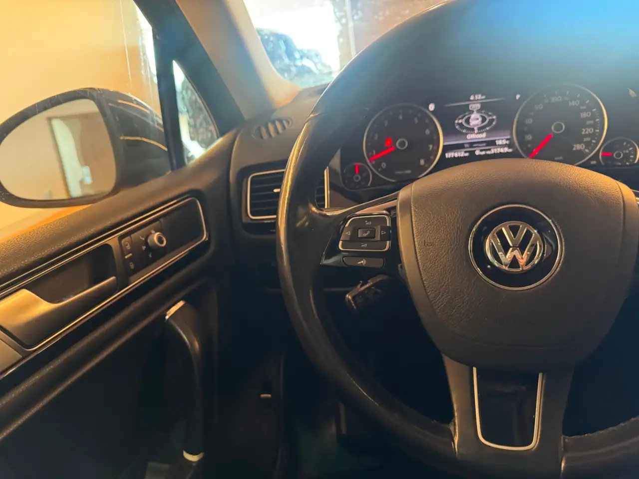 Volkswagen Touareg снимка Volkswagen Touareg