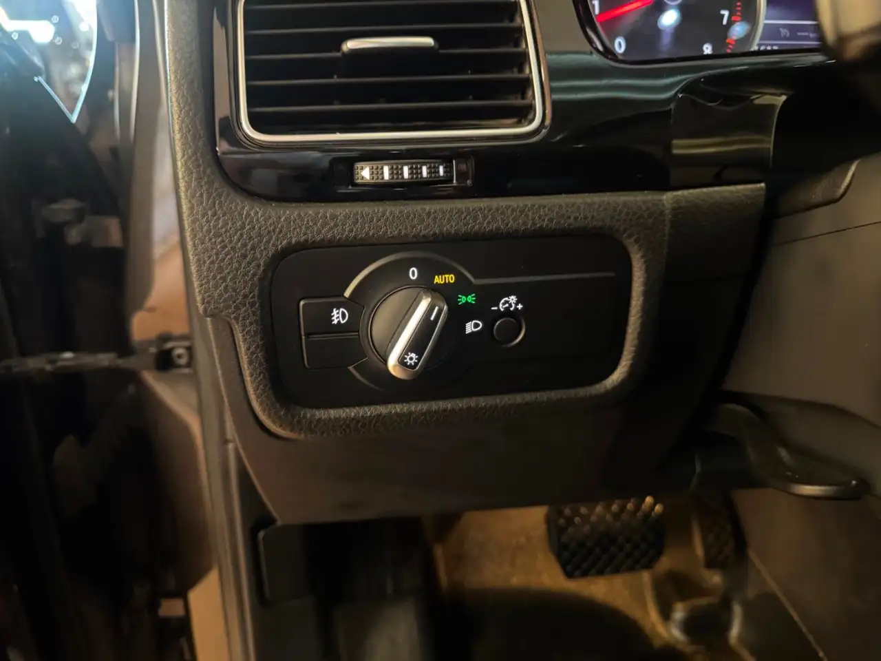 Volkswagen Touareg снимка Volkswagen Touareg