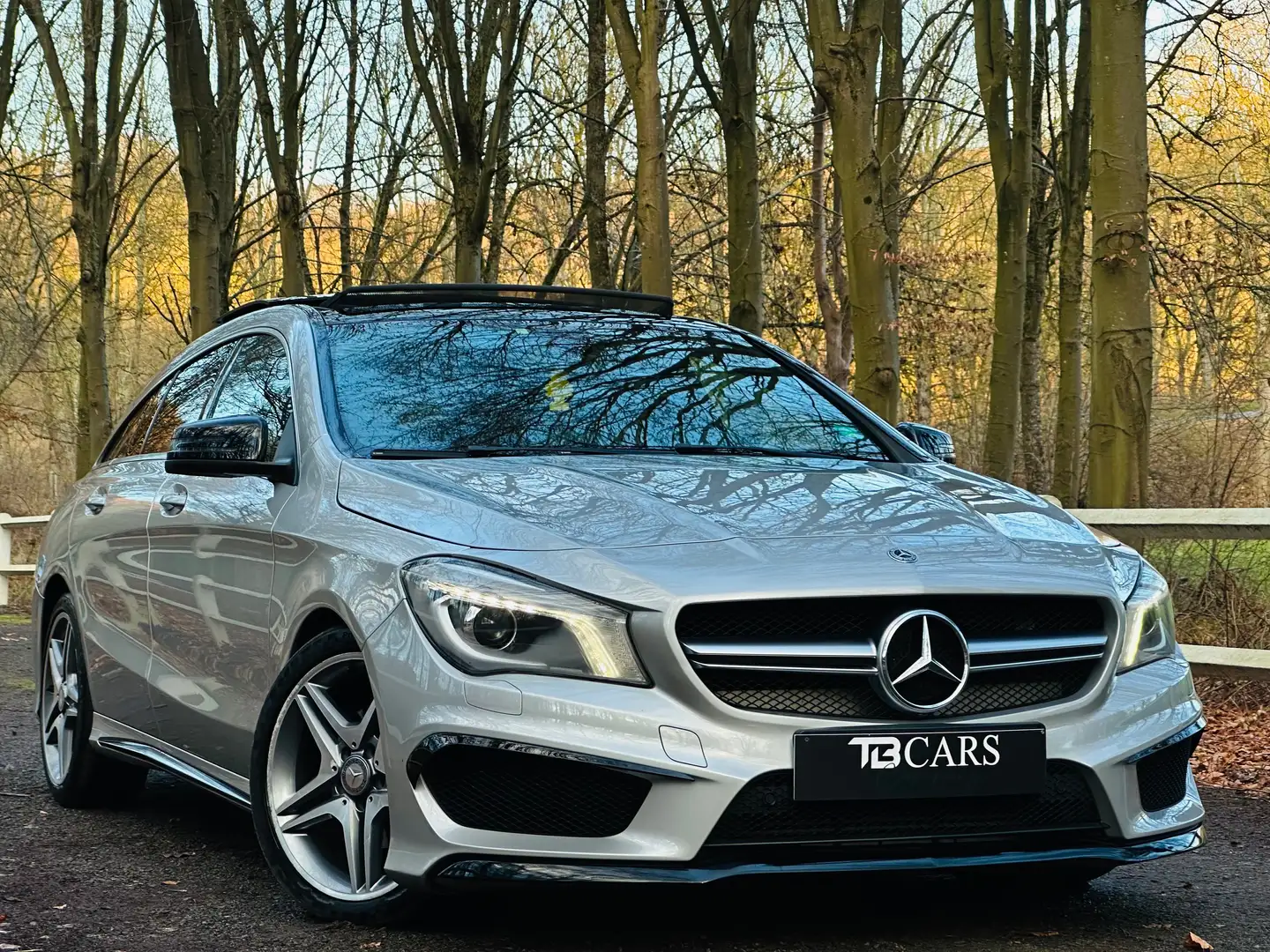 Mercedes-Benz CLA 200 /// FULL PACK AMG \\\ Argent - 1
