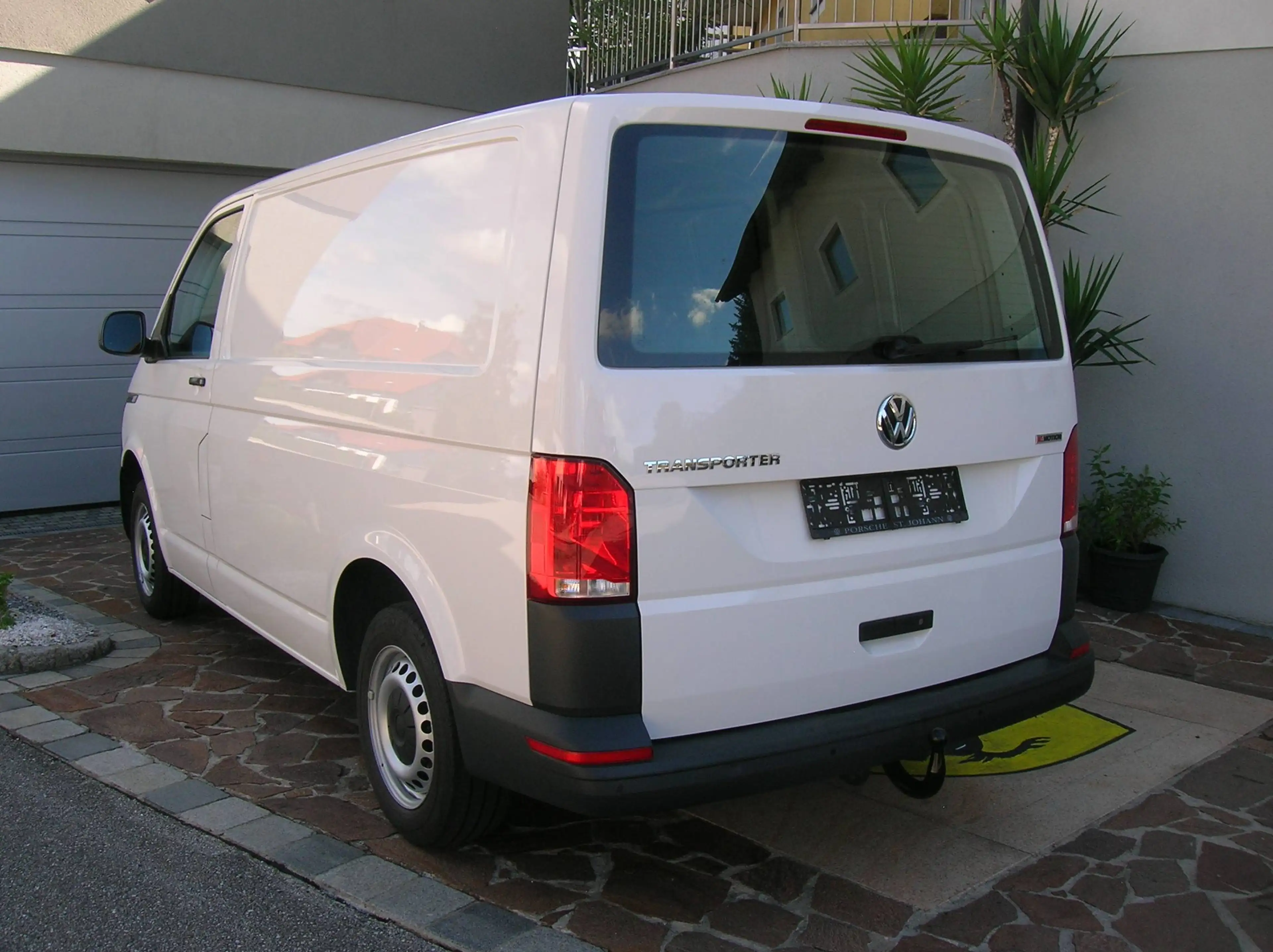 Volkswagen T6.1 Transporter 4MOTION  Anhängerkupplung,  Klima, Armlehnen — photo 9