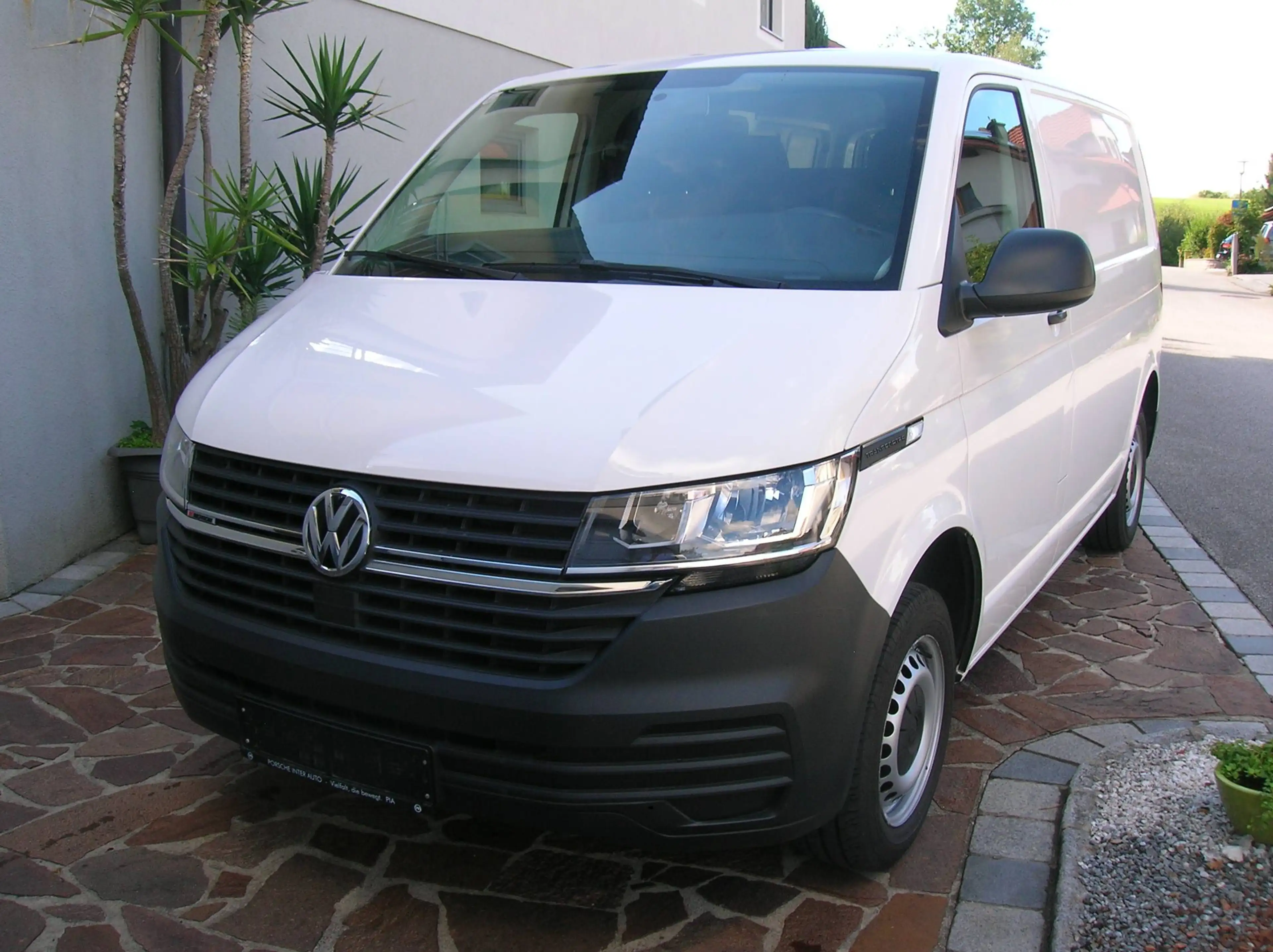 Volkswagen T6.1 Transporter 4MOTION  Anhängerkupplung,  Klima, Armlehnen — photo 3