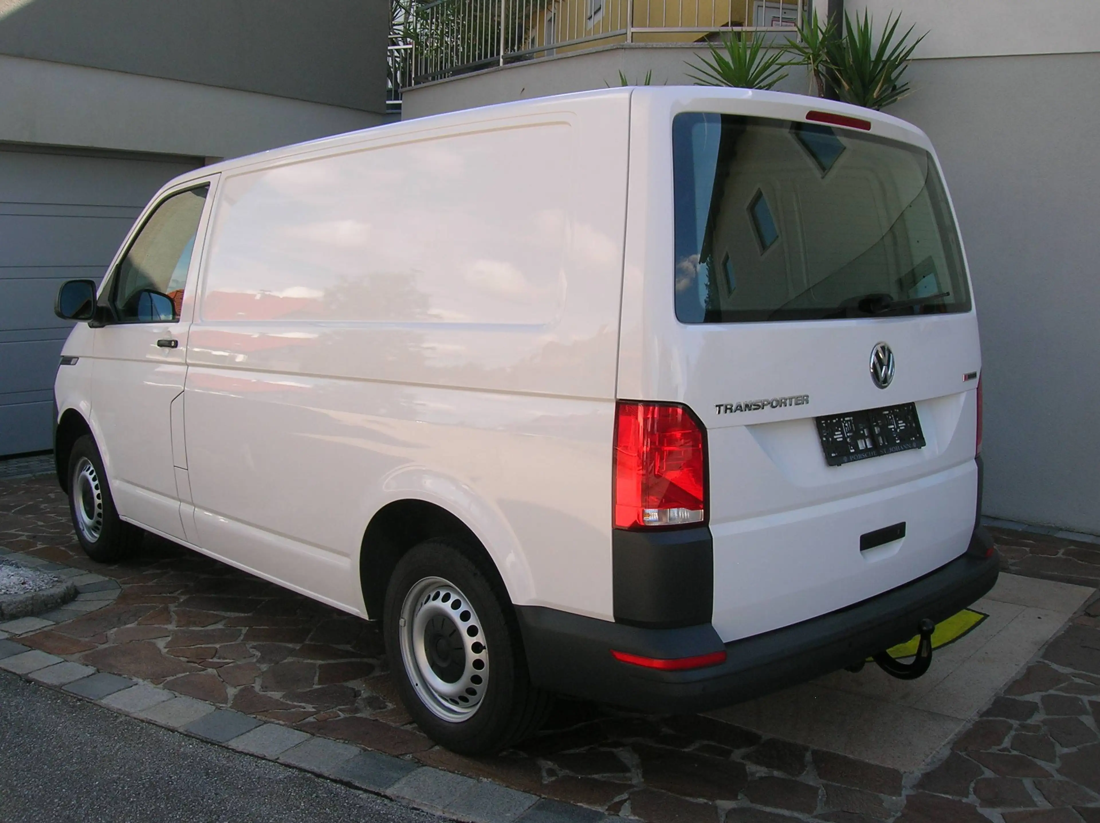 Volkswagen T6.1 Transporter 4MOTION  Anhängerkupplung,  Klima, Armlehnen — photo 8