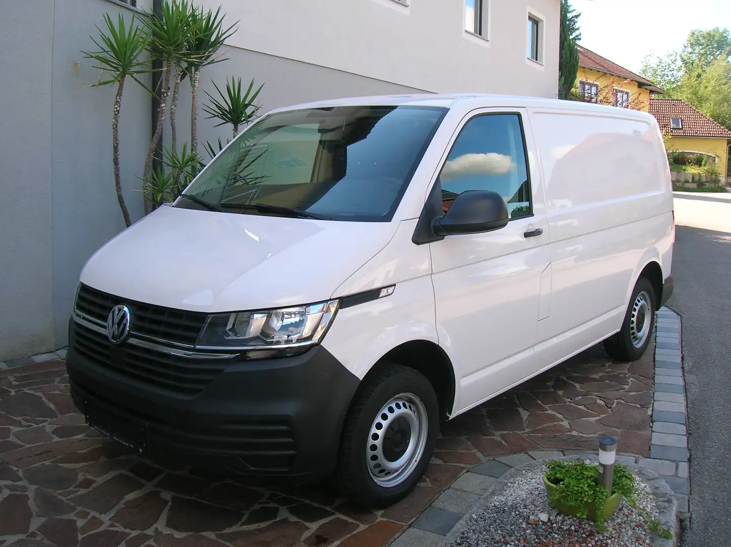 Volkswagen T6.1 Transporter 4MOTION Anhängerkupplung, Klima, Armlehnen Weiß - 1