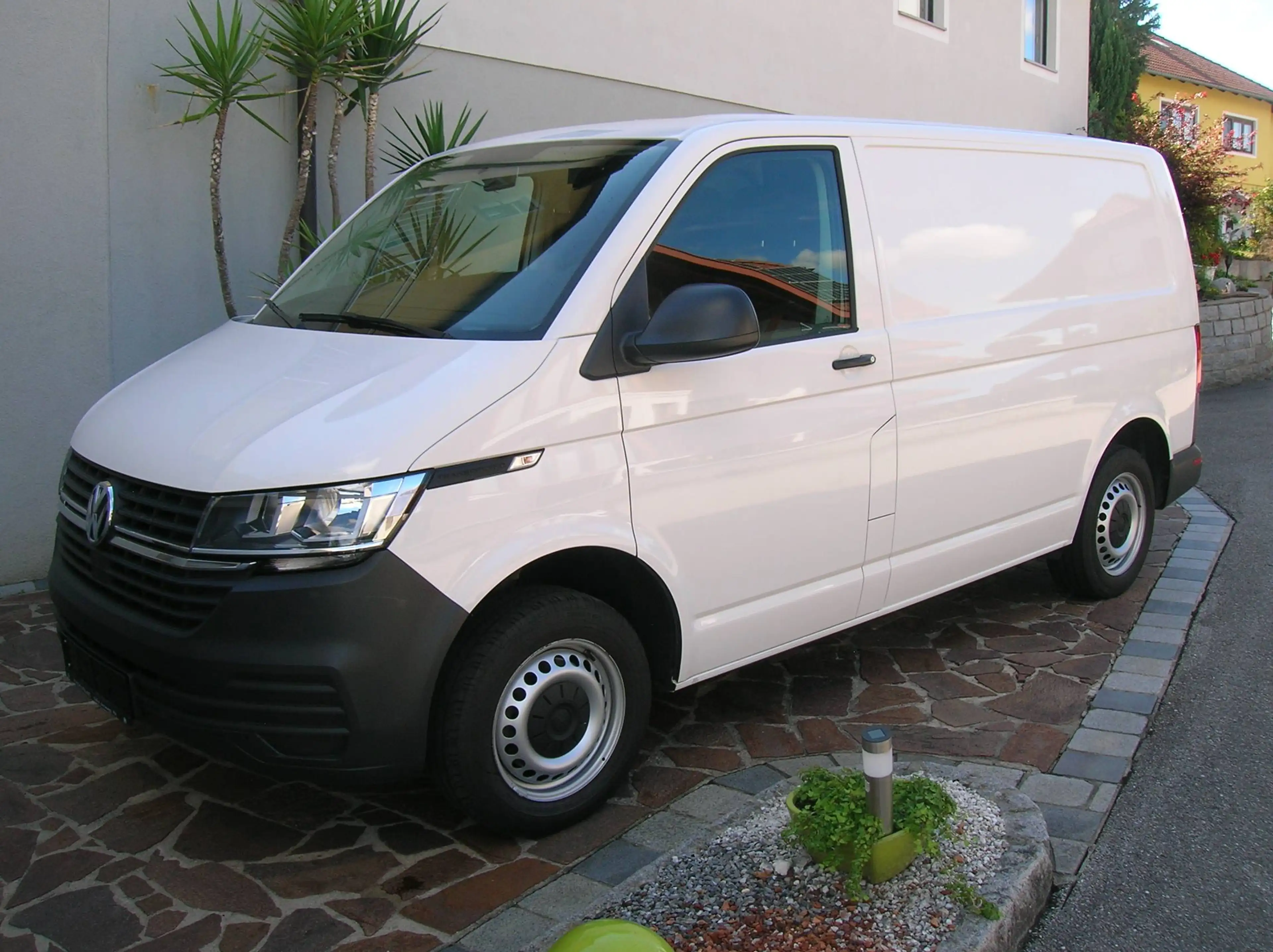 Volkswagen T6.1 Transporter 4MOTION  Anhängerkupplung,  Klima, Armlehnen — photo 5