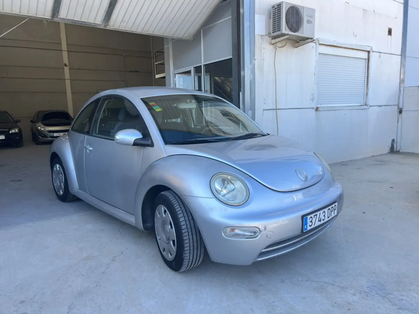 Volkswagen Beetle 1.6 Grau - 2