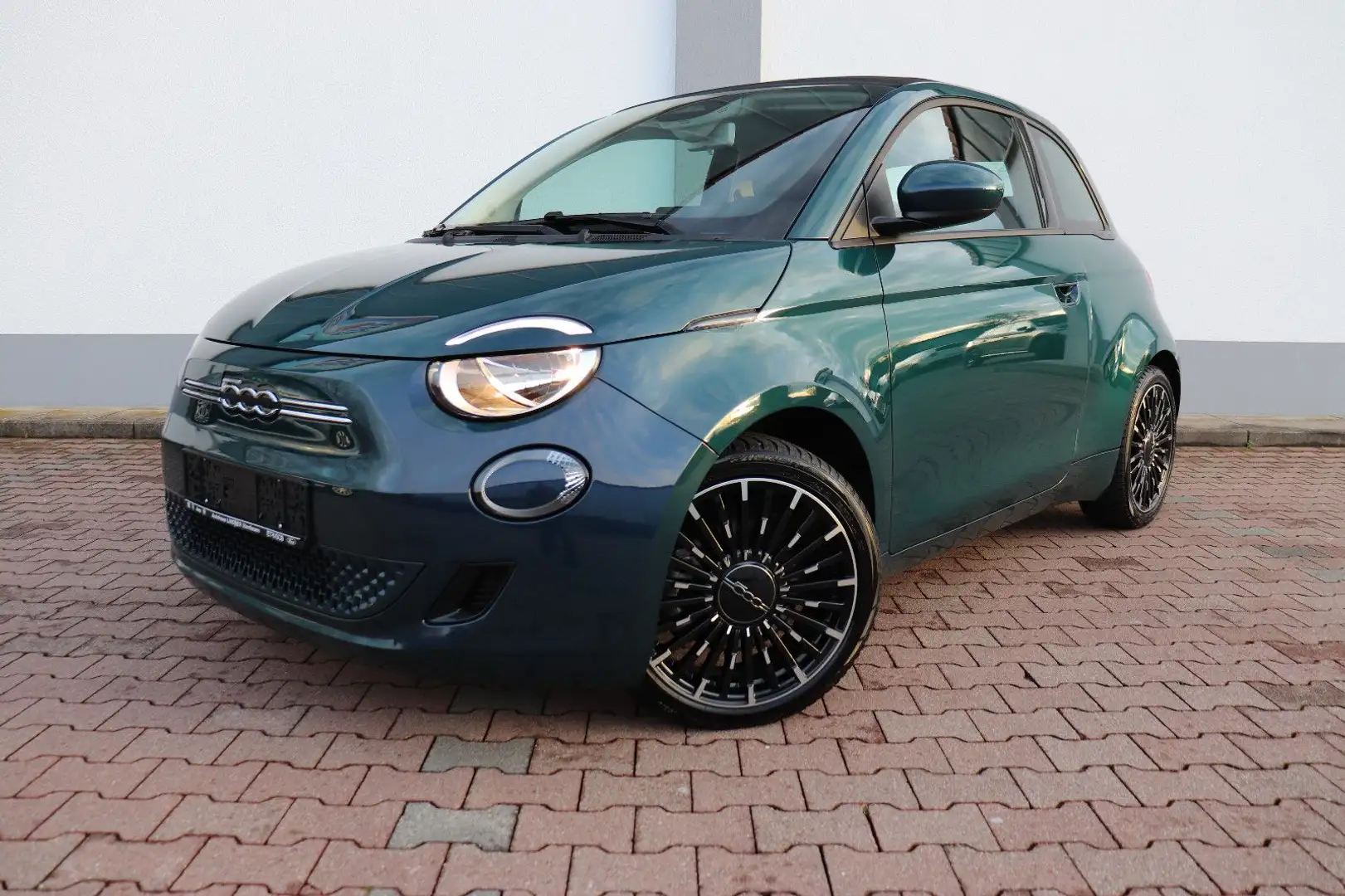 Fiat 500e ICON CABRIO*SITZHEIZ*NAVI*17-ZOLL"KAMERA*DAB+APPLE Groen - 1