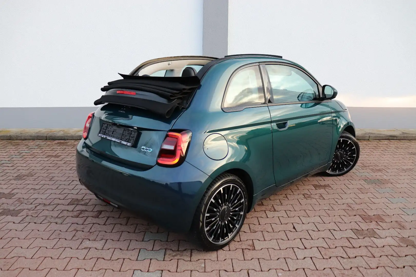Fiat 500e ICON CABRIO*SITZHEIZ*NAVI*17-ZOLL"KAMERA*DAB+APPLE Groen - 2