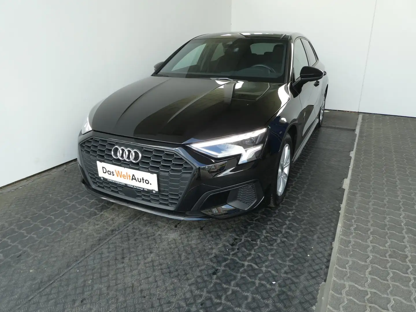 Audi A3 30 TDI intense Schwarz - 1