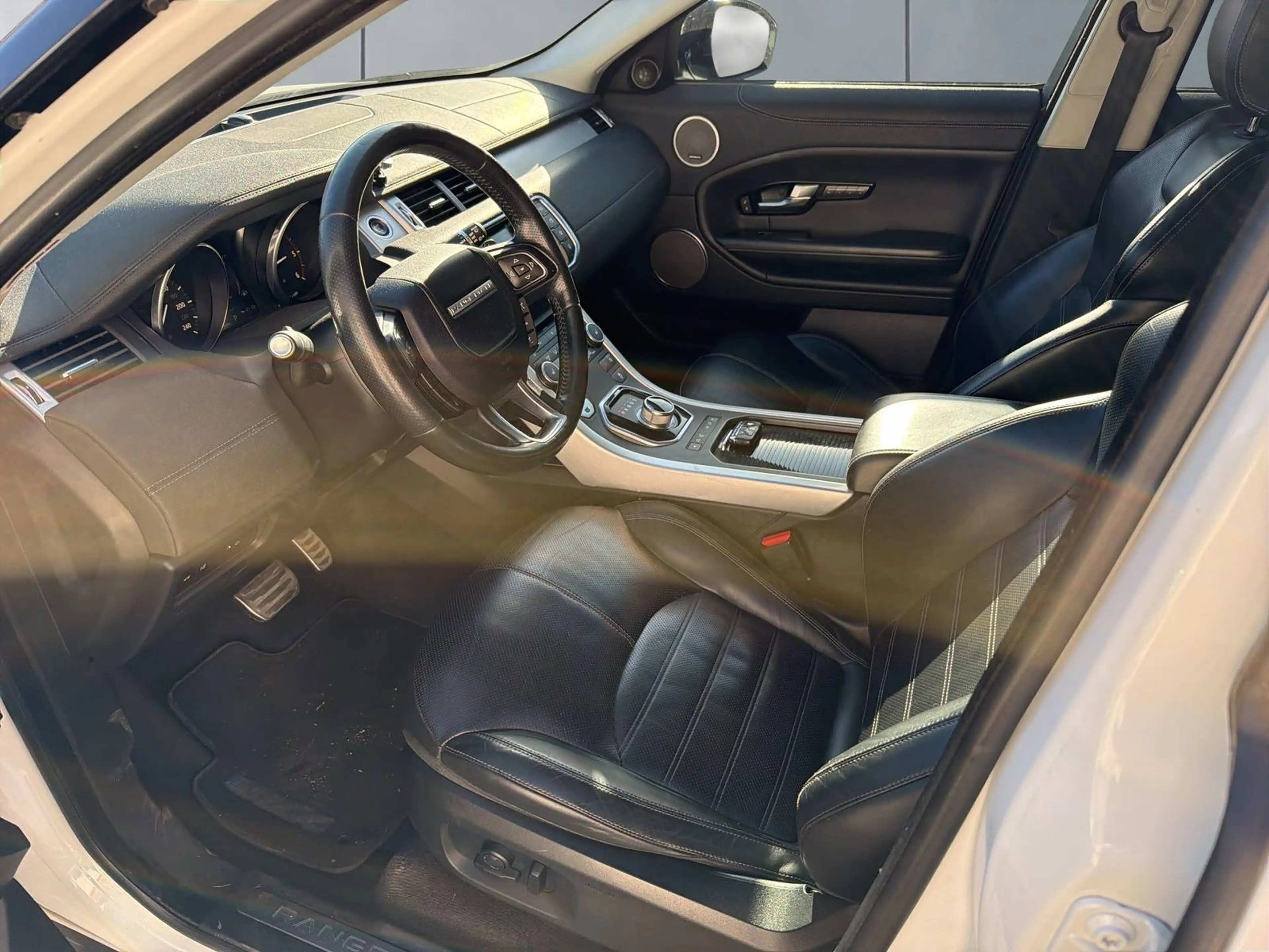 Land Rover Range Rover Evoque Pure — photo 8