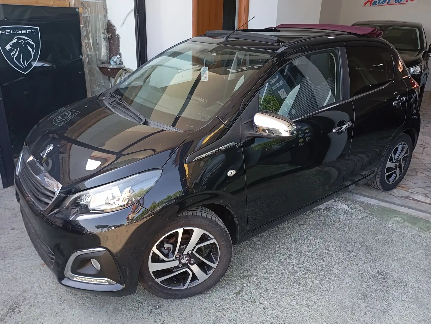 Peugeot 108 5P 1.2 PureTech 82CV Allure TOP! Zwart - 2